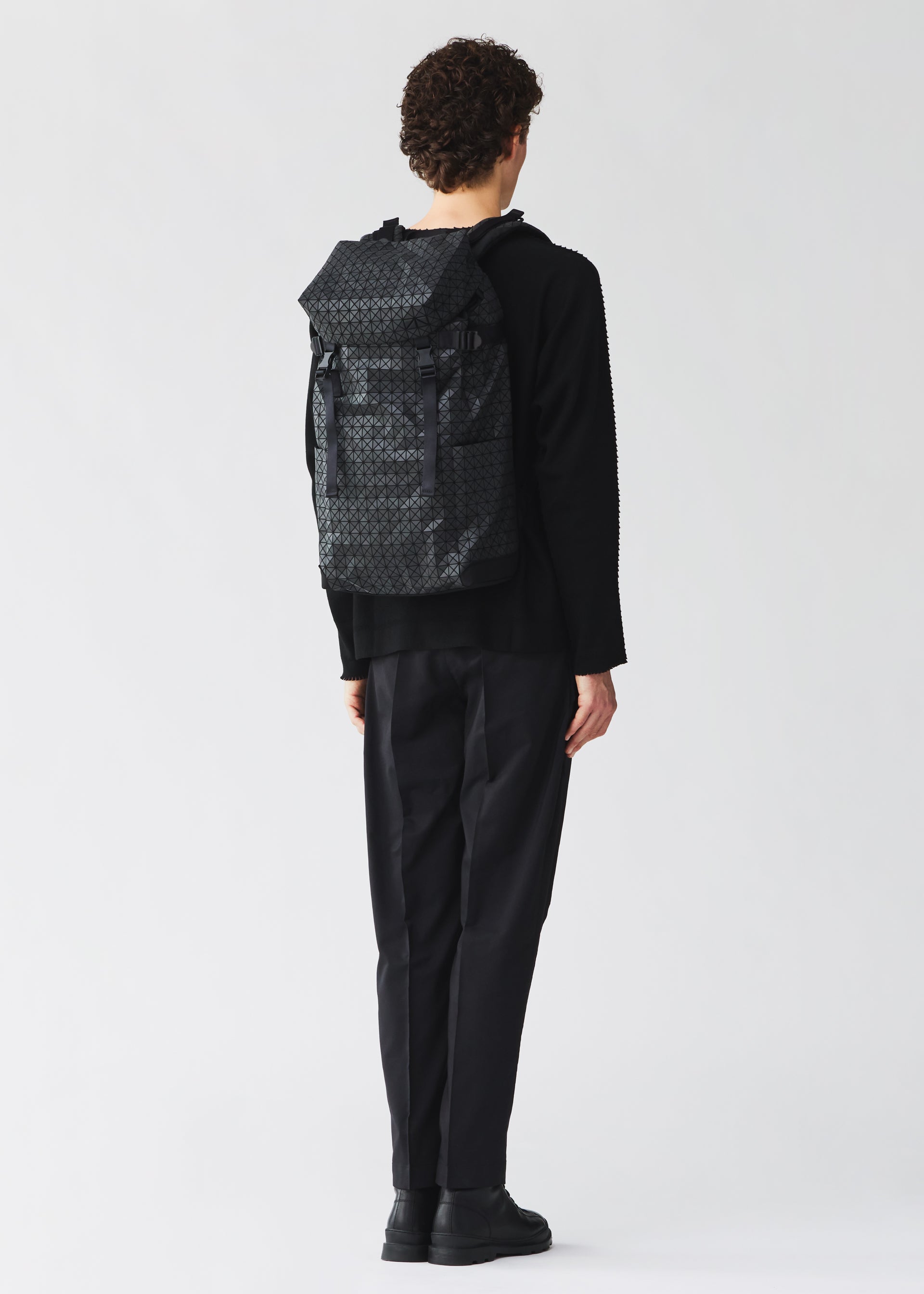 Issey Miyake Hiker Kuro batoh matně černý