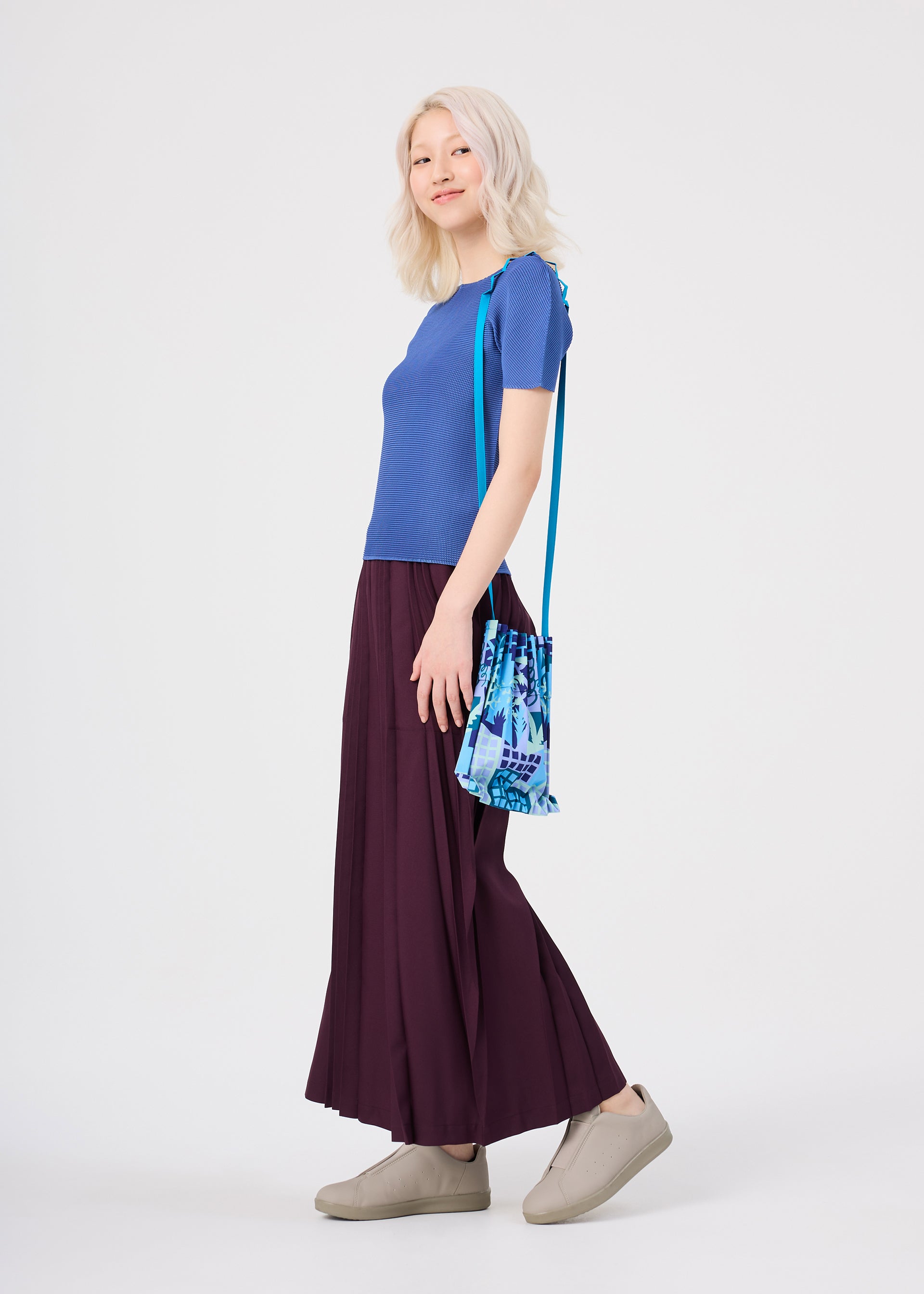 me Issey Miyake Building Trunk Pleats kabelka gray-hued