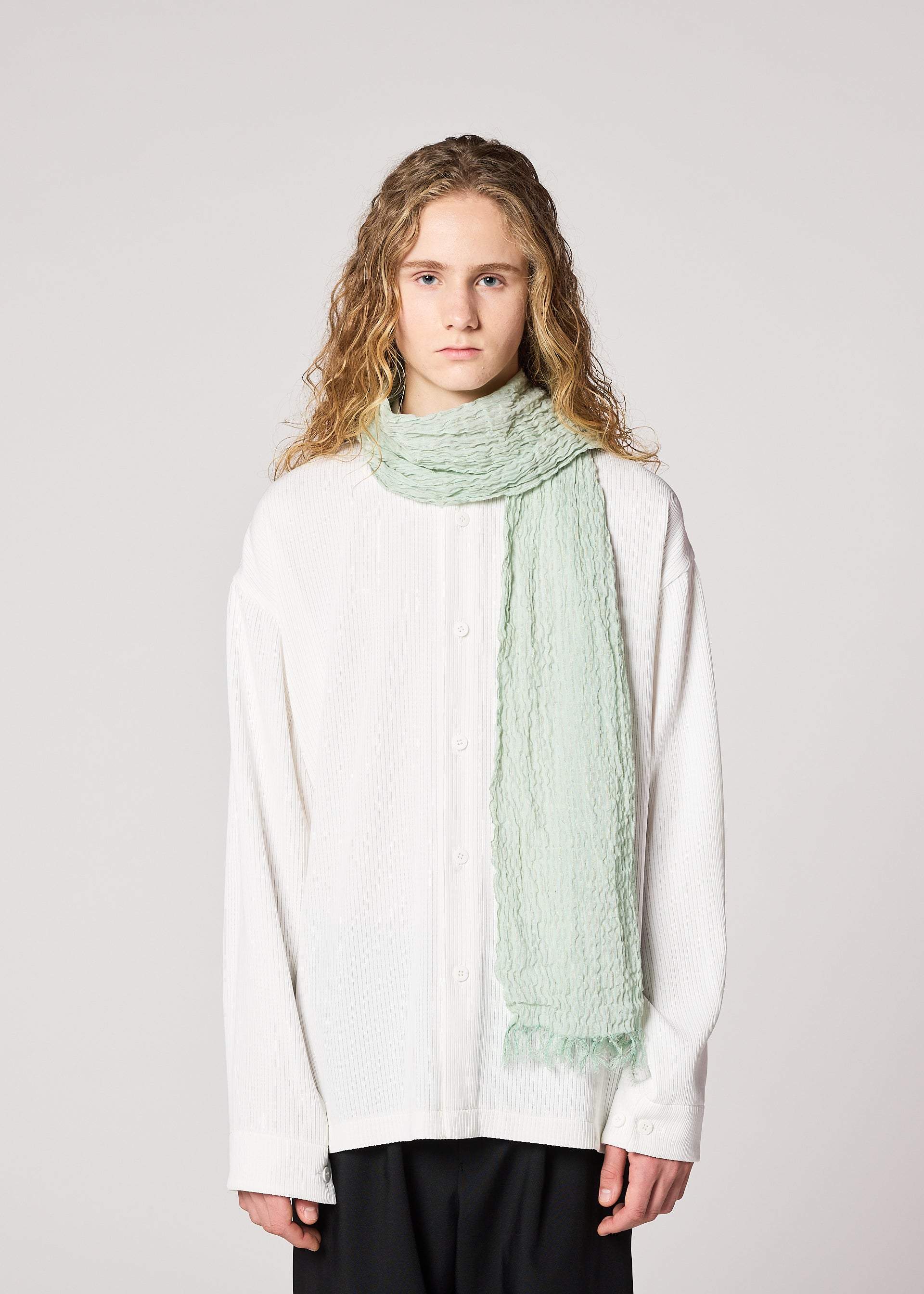 Issey Miyake Shrink Border štola šedá lněná