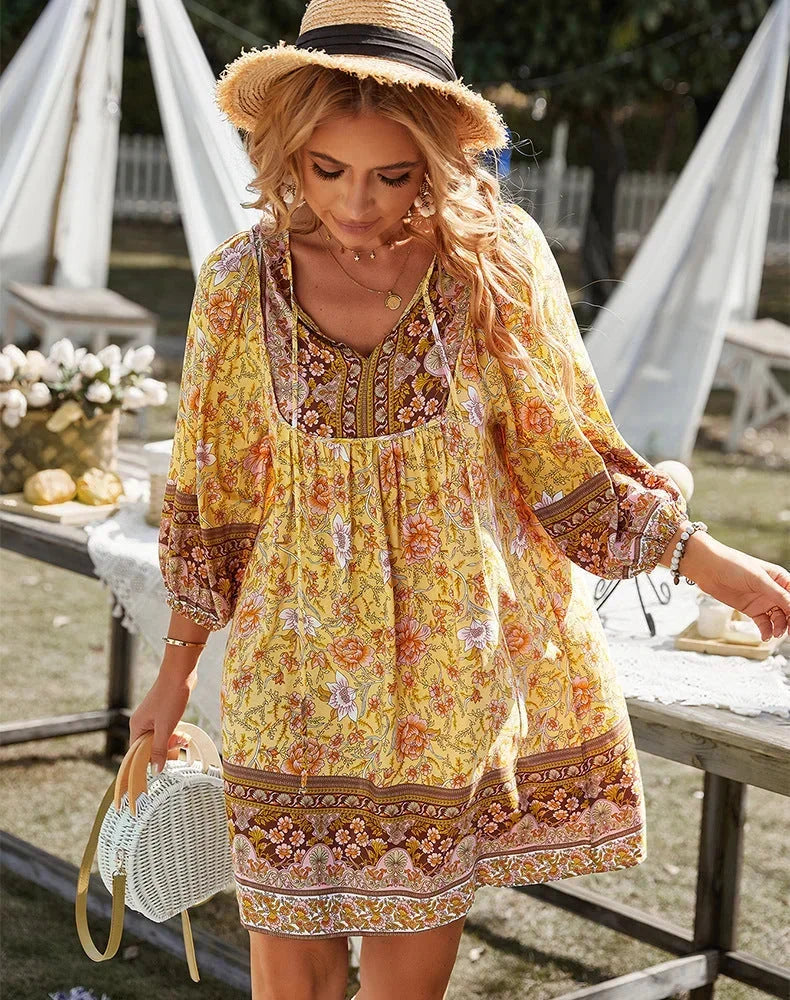 Norielle boho krátké šaty s vé výstřihem oranžová