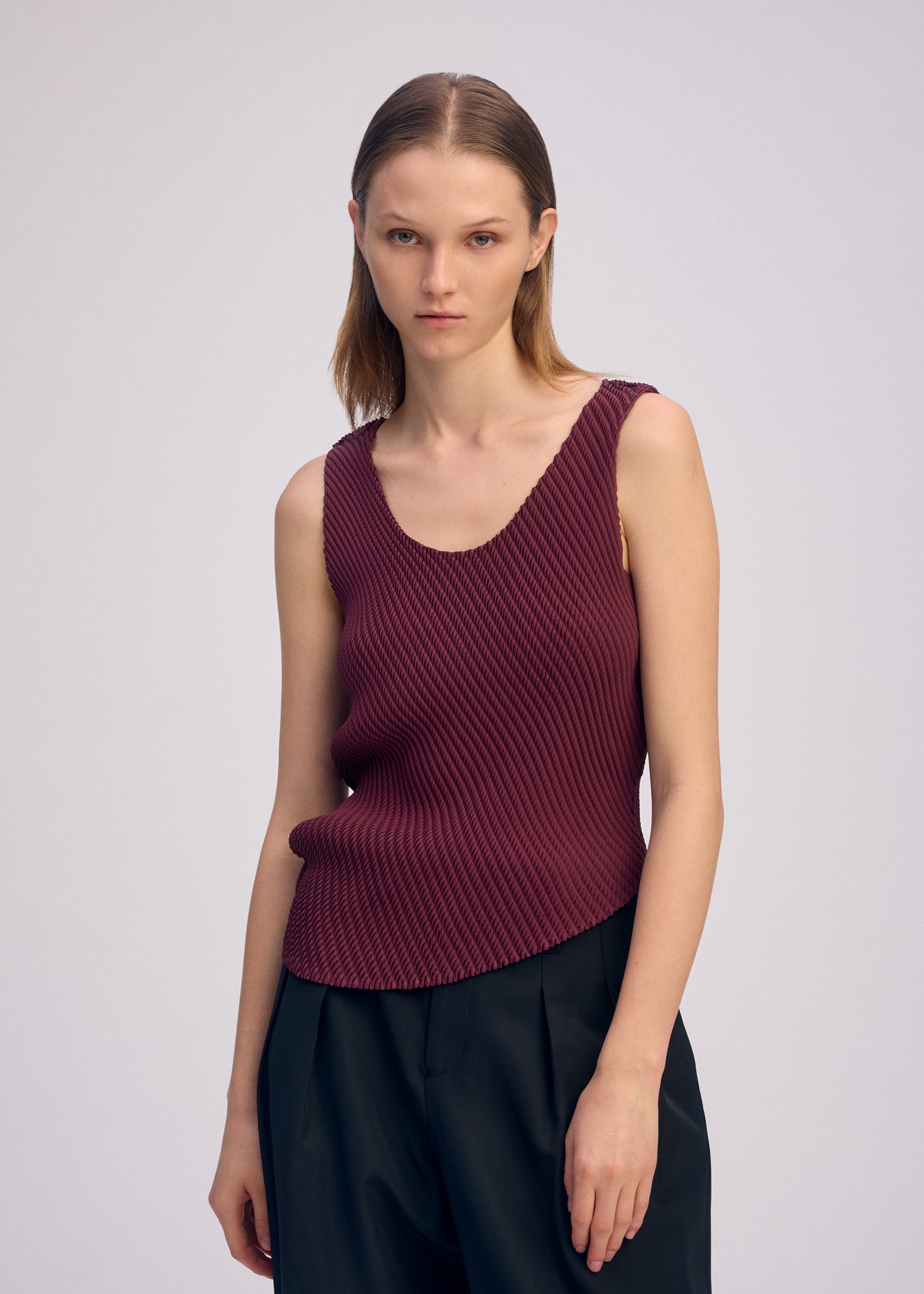 Issey Miyake Misty Pleats plisovaný top bez rukávů černý
