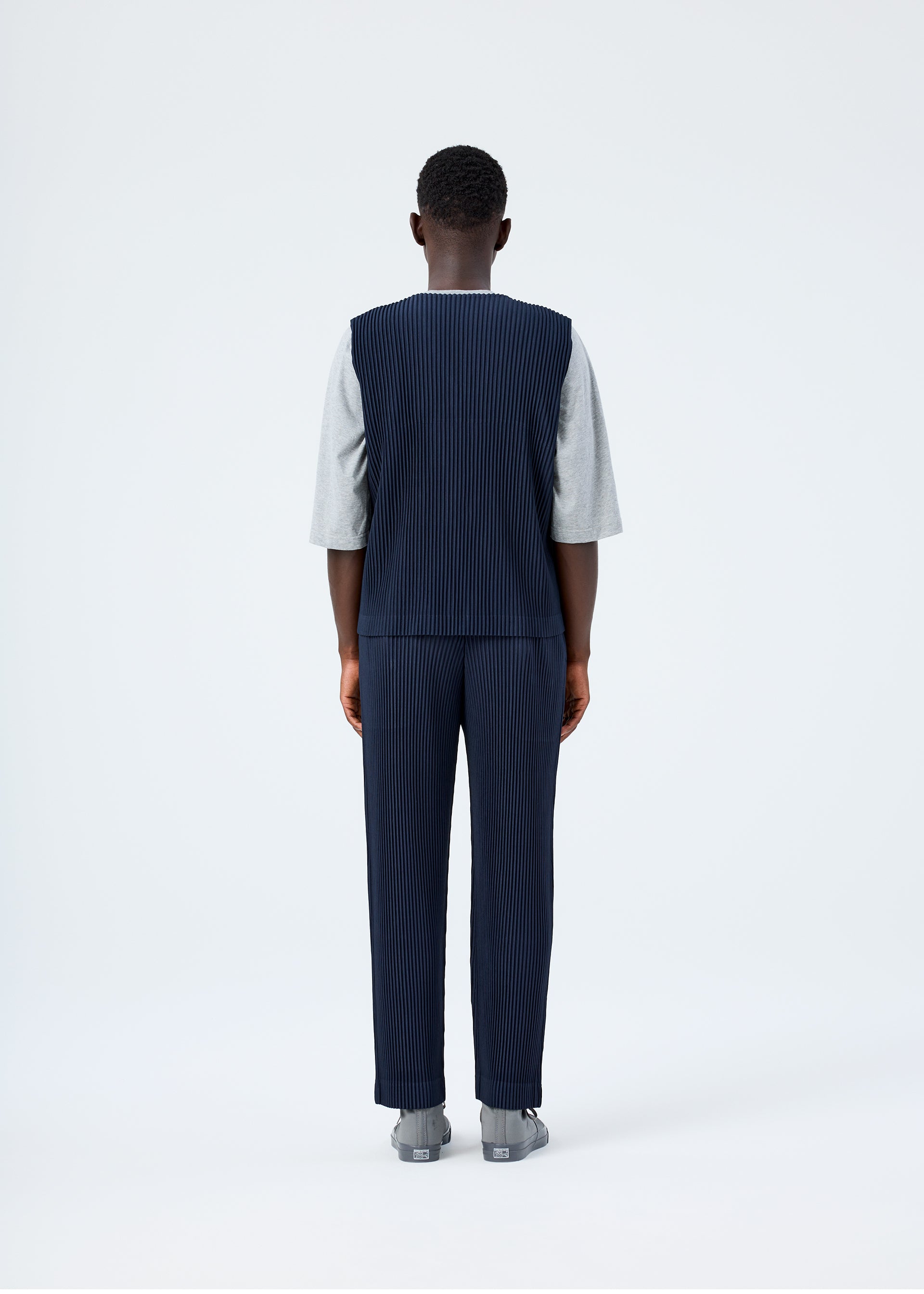 Issey Miyake Basics vesta světle šedá rozepínací