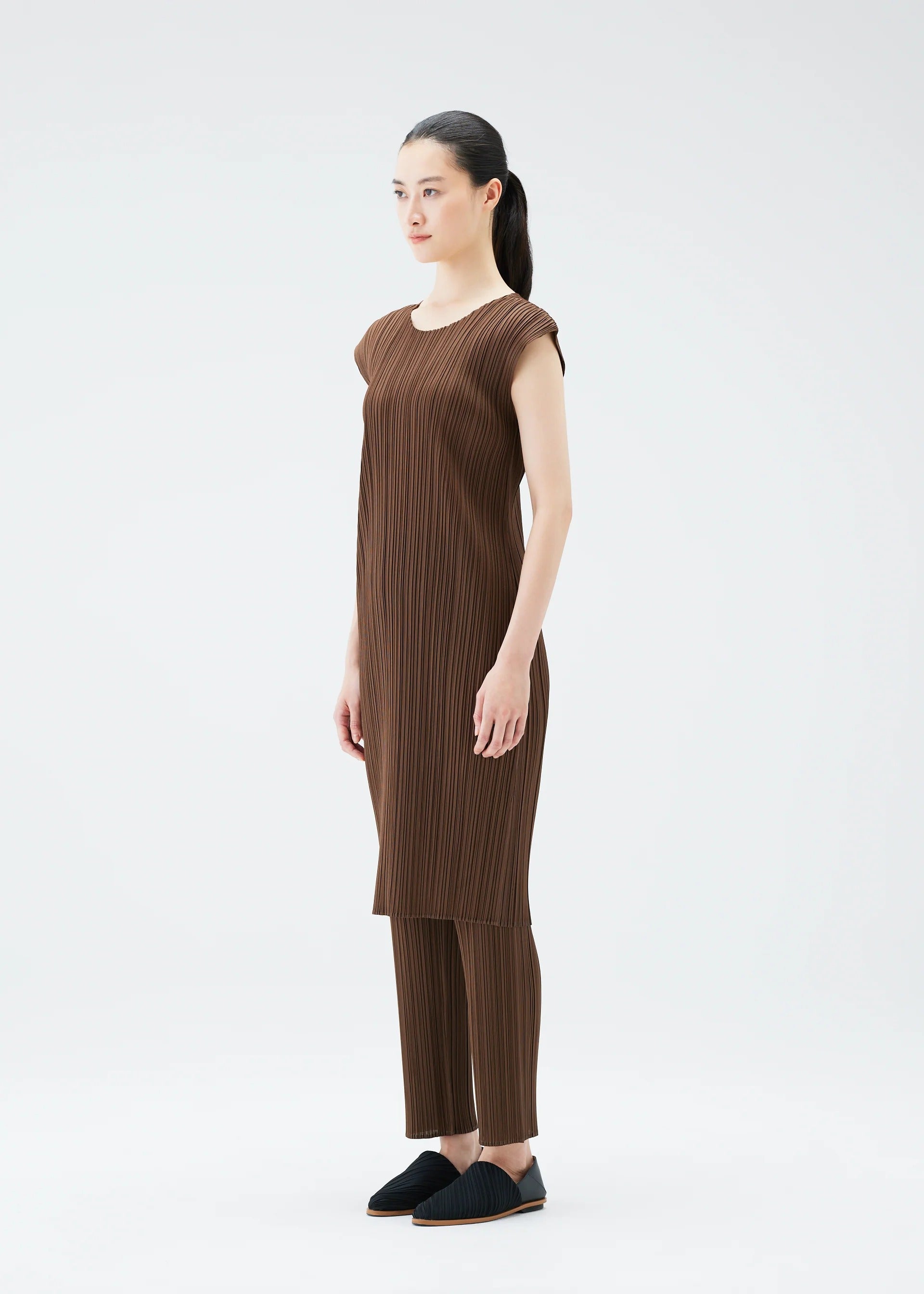 Issey Miyake New Colorful Basics 4 šaty karmínové vel. 3