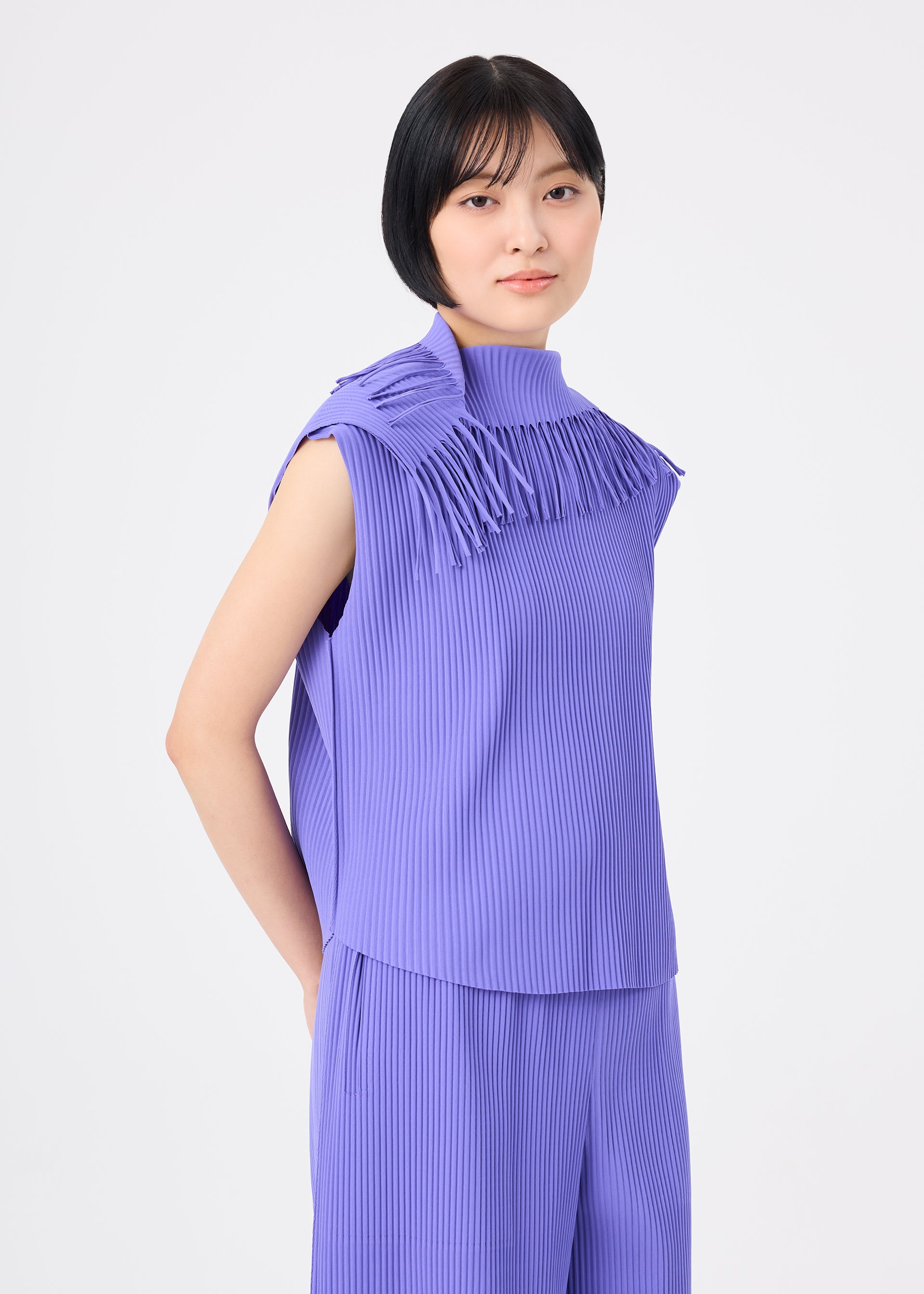 Issey Miyake Leaf Pleats top černá francouzský rukáv lehký