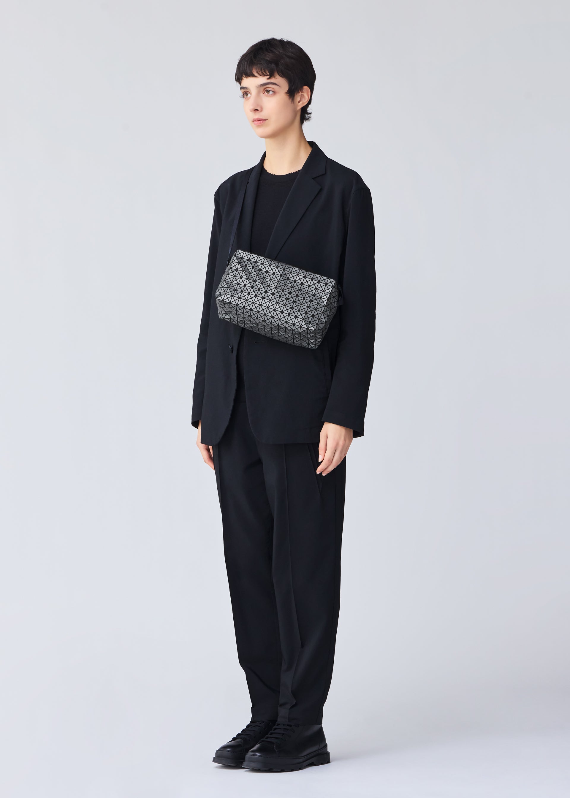 Issey Miyake Saddle Bag Reflector kabelka šedá