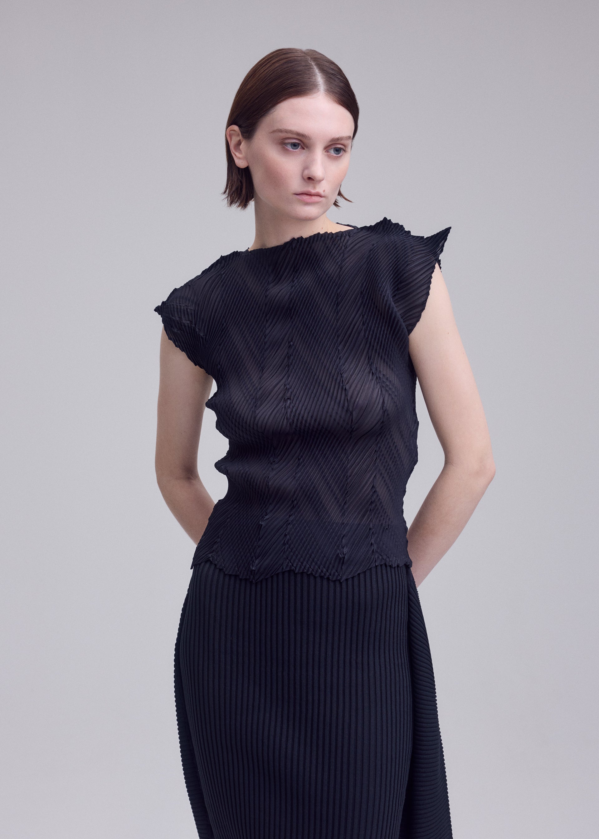 Issey Miyake Zigzag Pleats top světle modrá krátký rukáv
