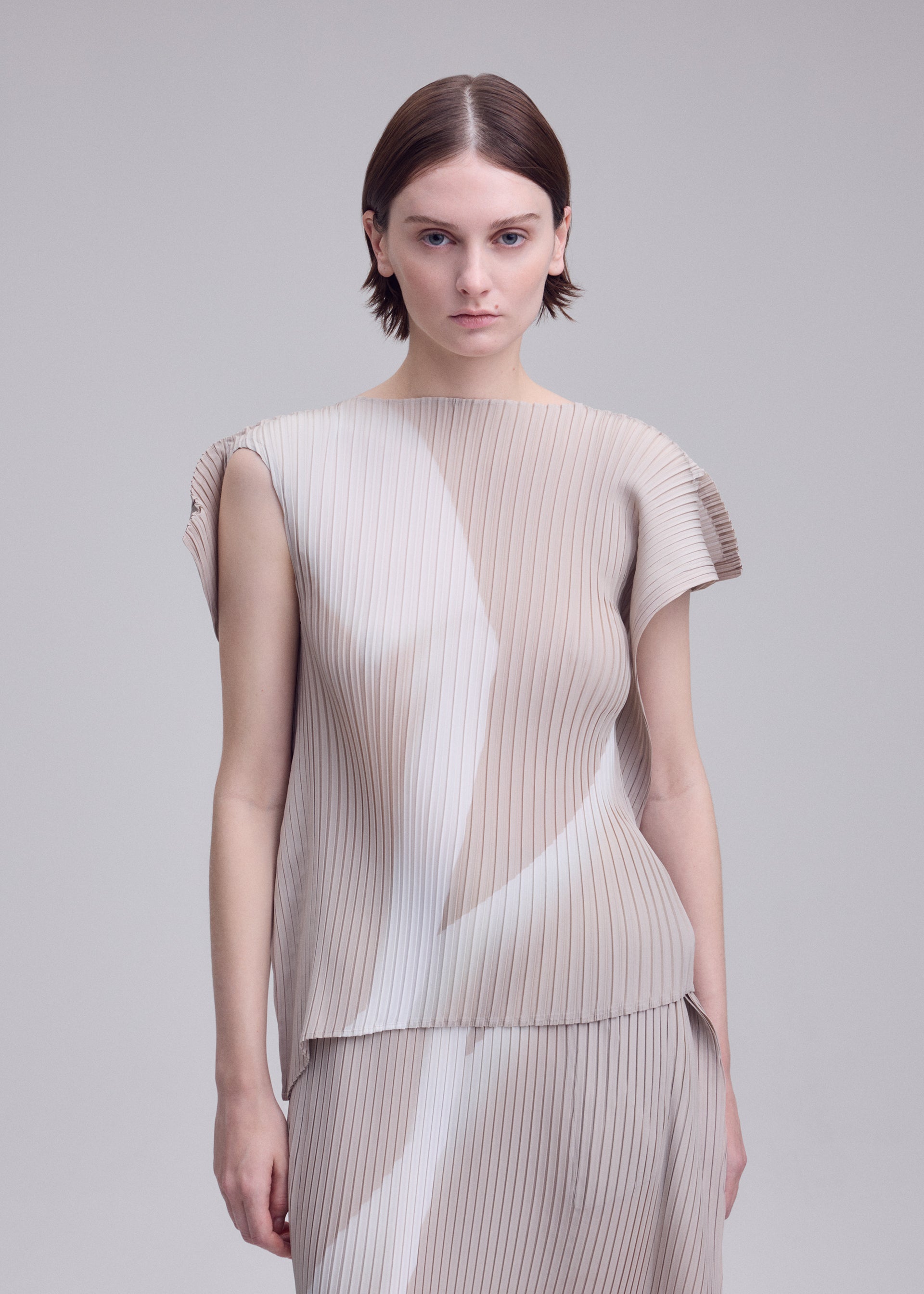 Issey Miyake Hands of Lover top black-hued potisk