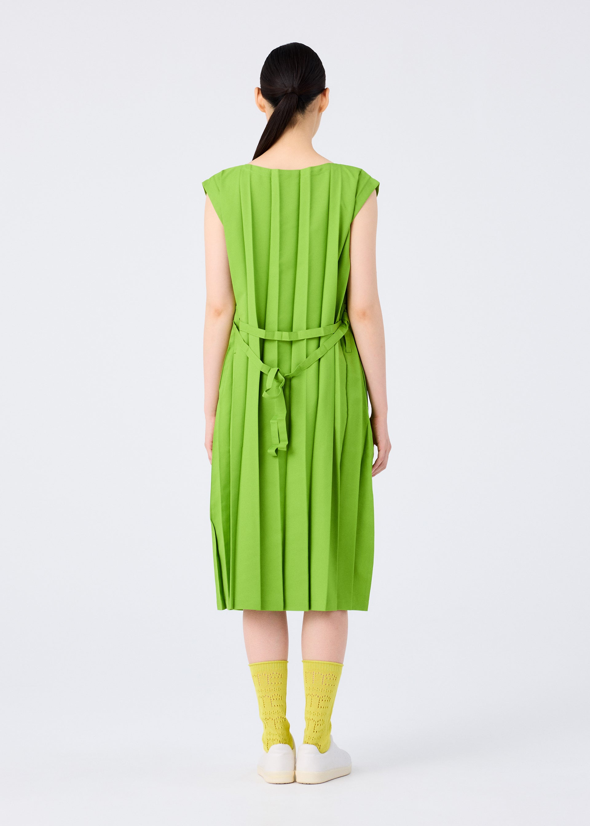 Issey Miyake Cross Pleats šaty Black s kapsami