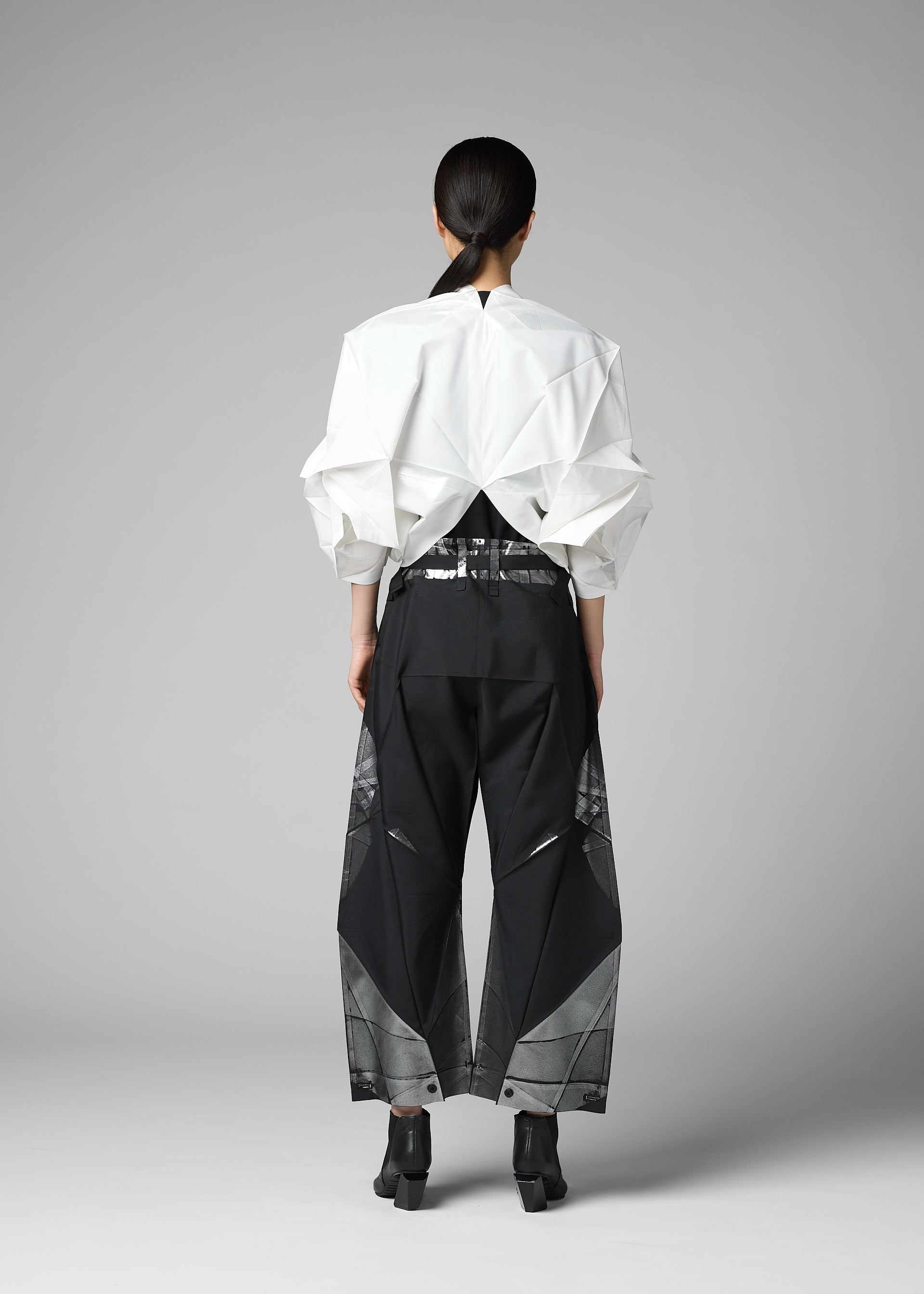 132 5. Issey Miyake No.1-2 haori top černá/stříbrná