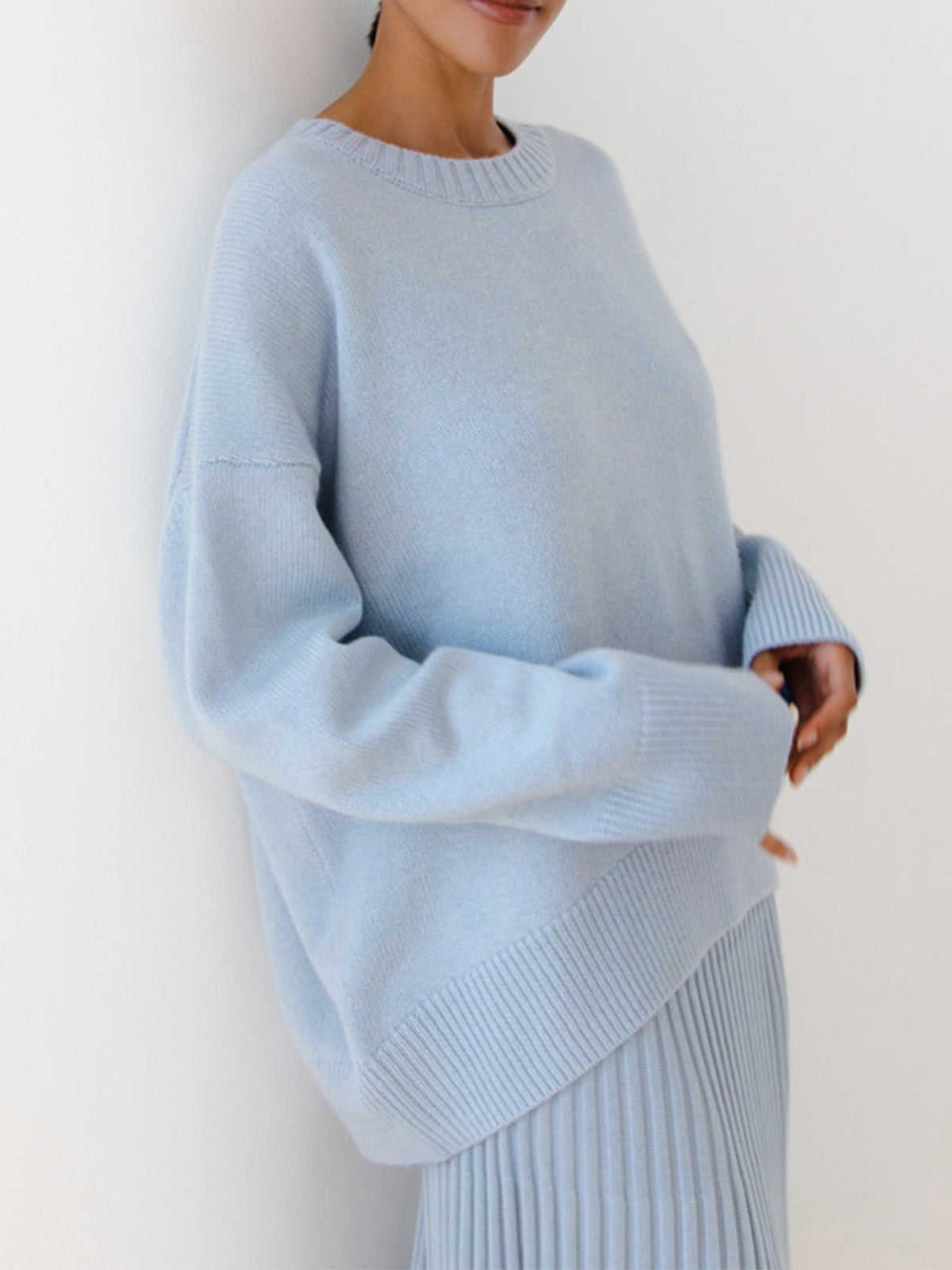 Norielle svetr oversize s rozparky modrobílý