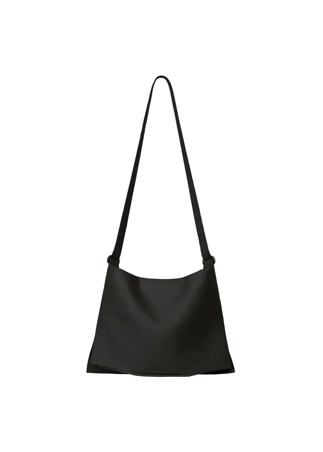 Issey Miyake Good Goods Roll kabelka černá lehká