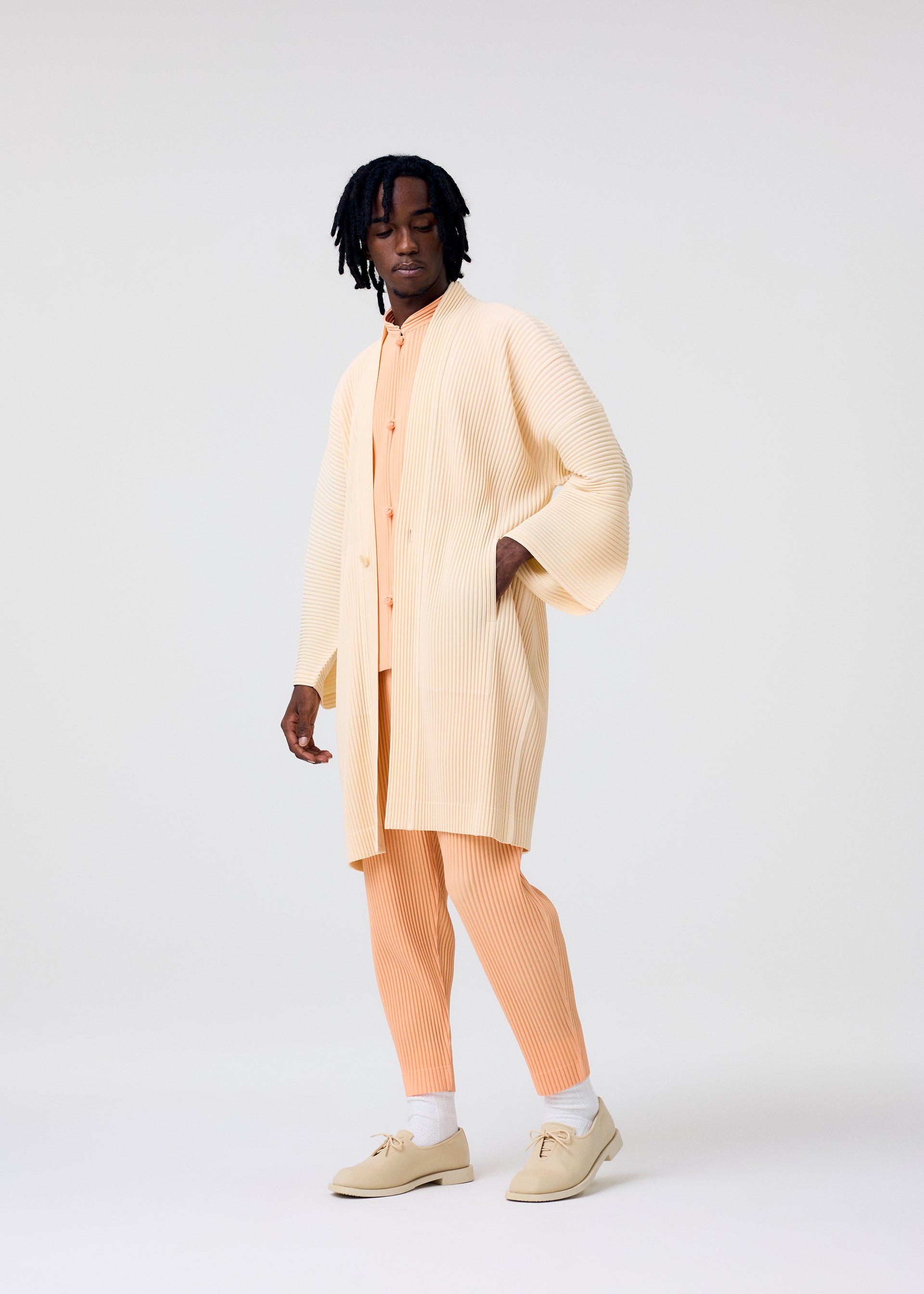 Issey Miyake Monthly Colors April bunda černá lehká