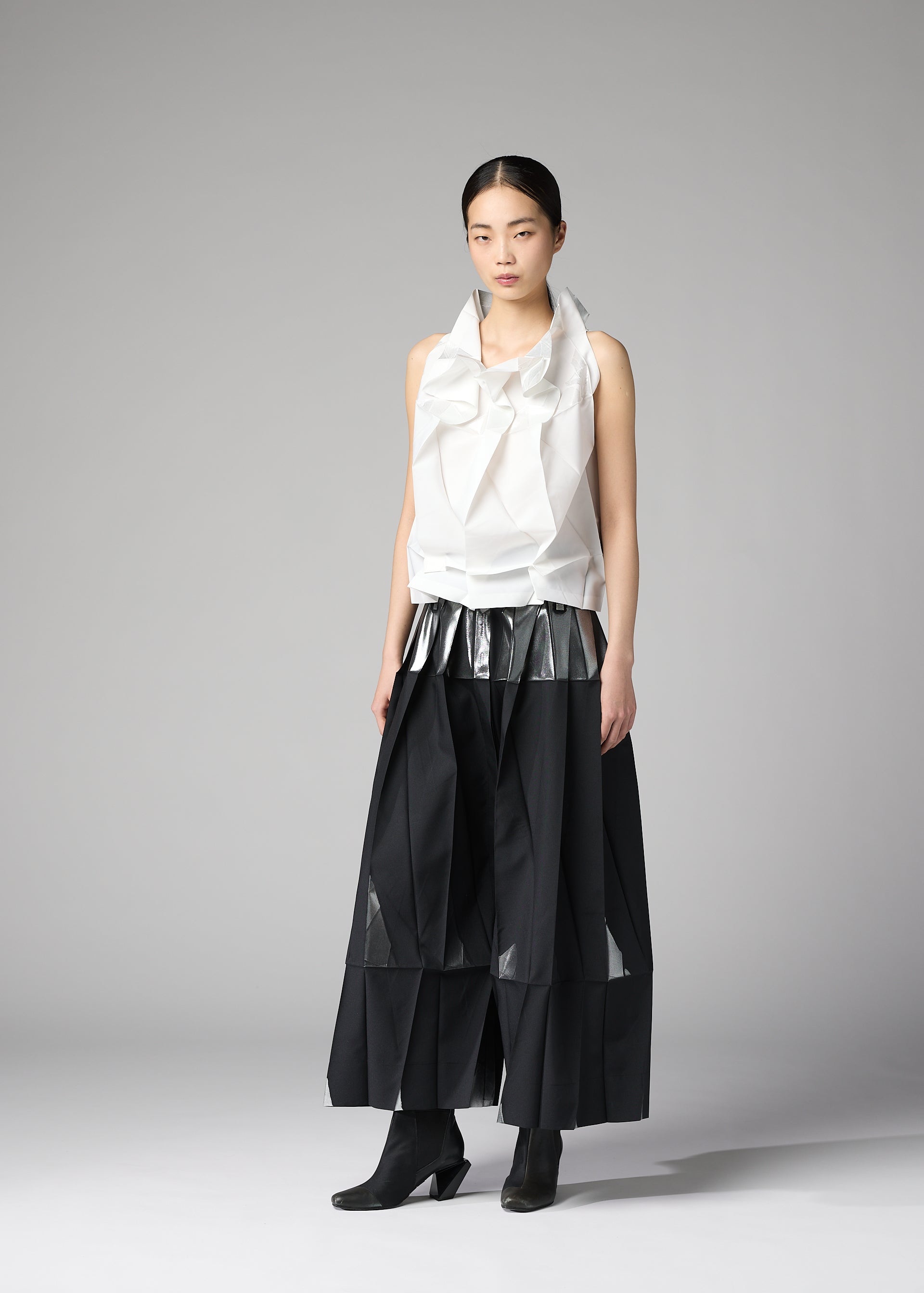 Issey Miyake 132 5 No.10 top bílý 3