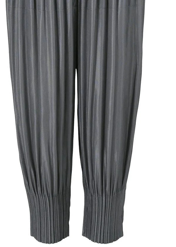Issey Miyake Fluffy Basics plisovaný overal světle šedá
