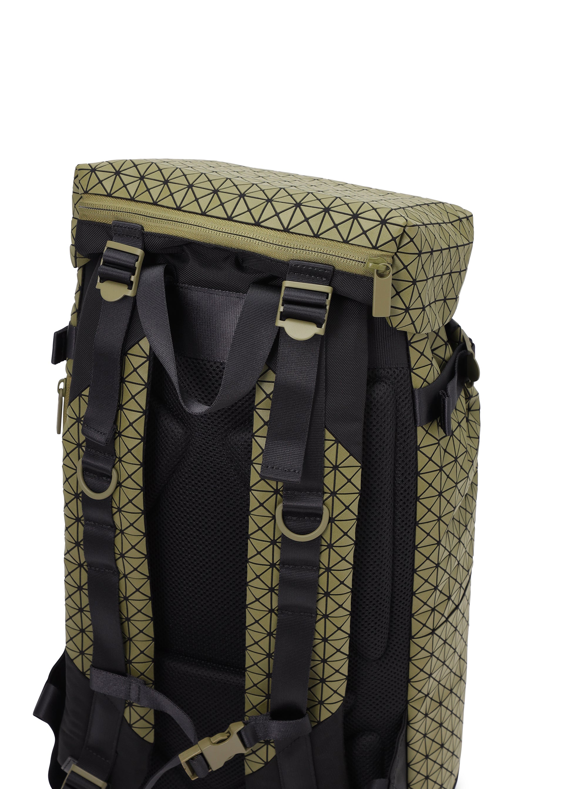 Issey Miyake Hiker Kuro batoh khaki na notebook