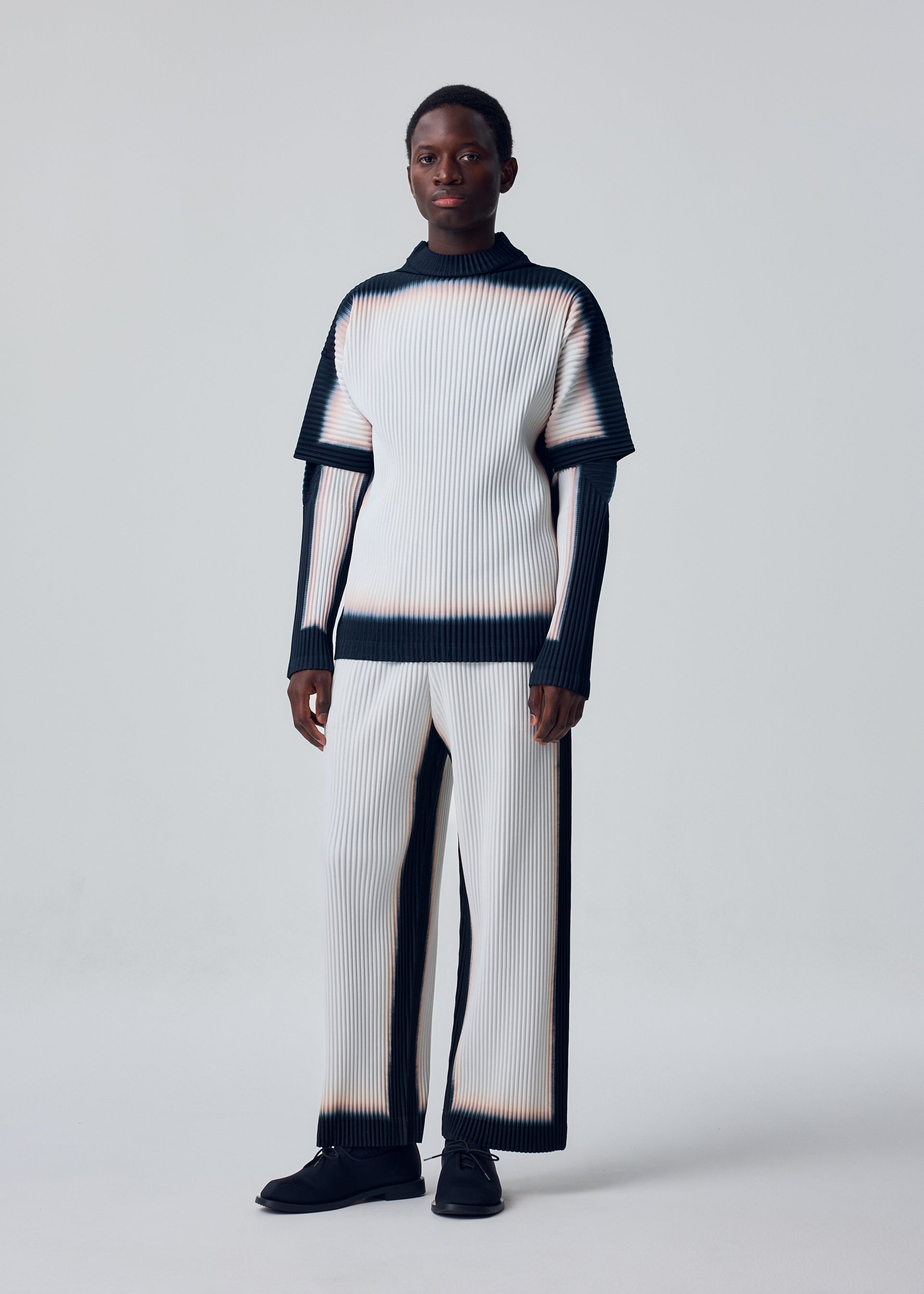 Homme Plissé Issey Miyake Framework kalhoty bílé 2