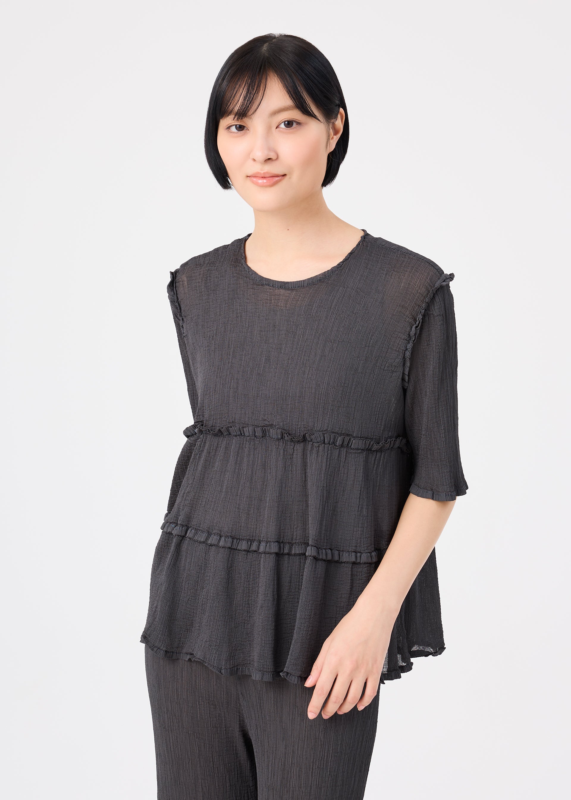 Issey Miyake Flare See-Through Crepe top charcoal krátký rukáv