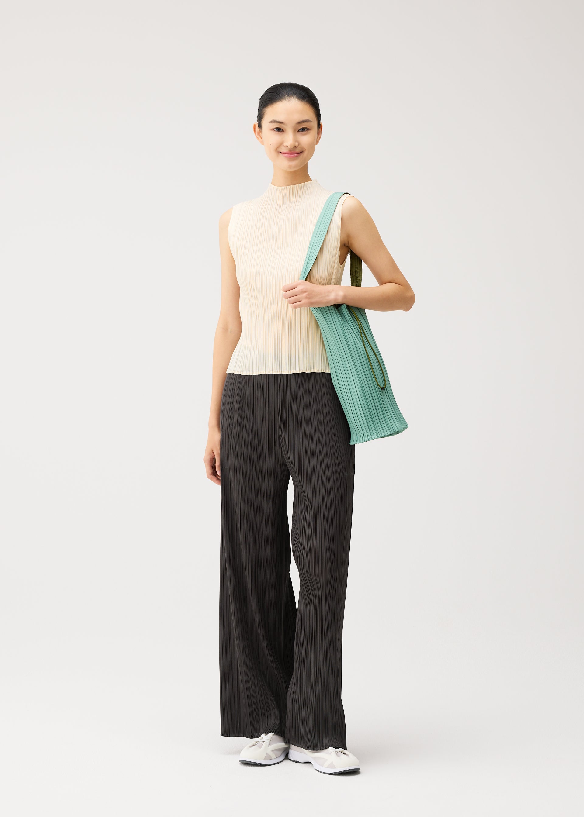 Pleats Please Issey Miyake Swan kabelka Black s plisováním