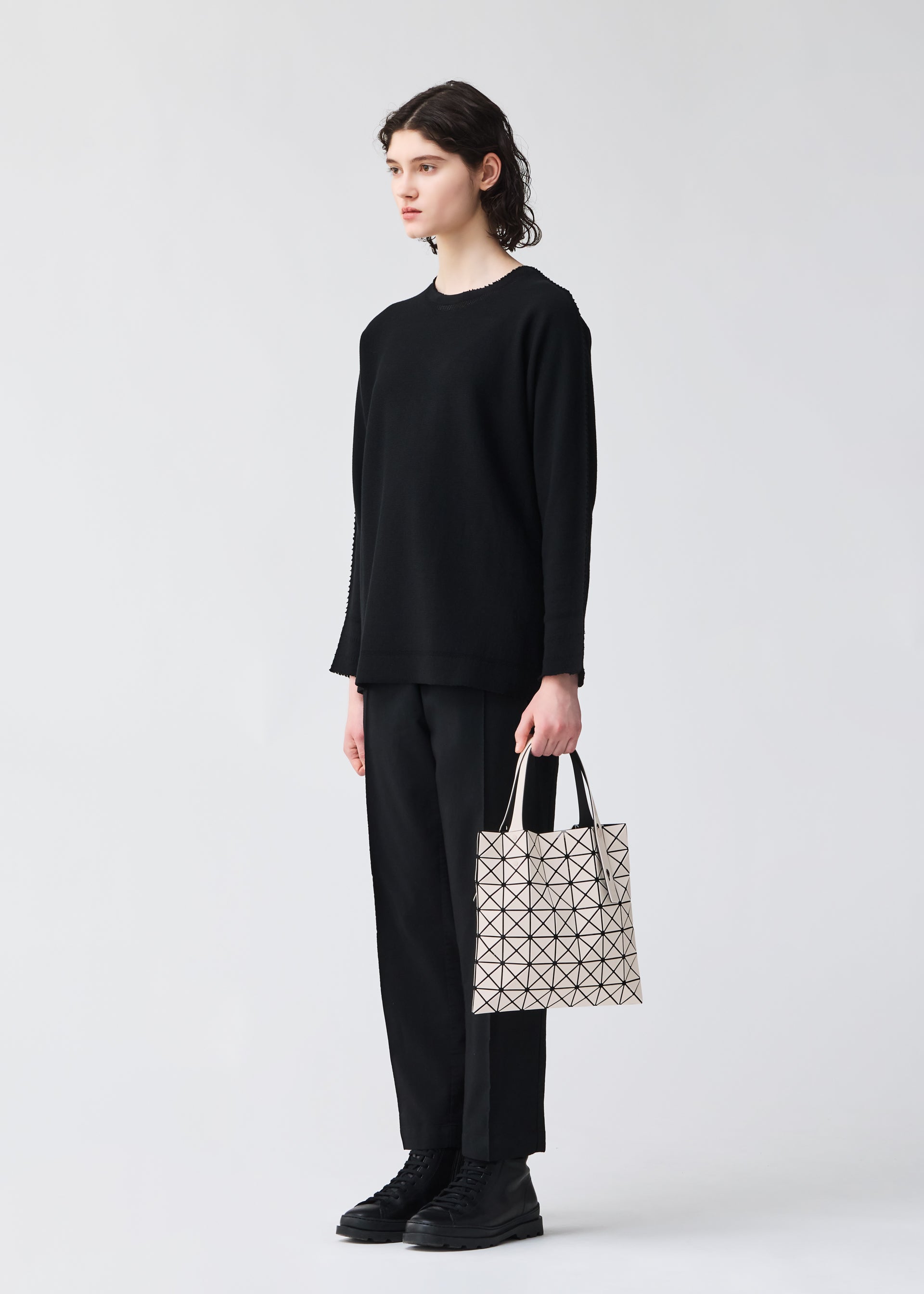 Issey Miyake Prism Frost tote šedá matná