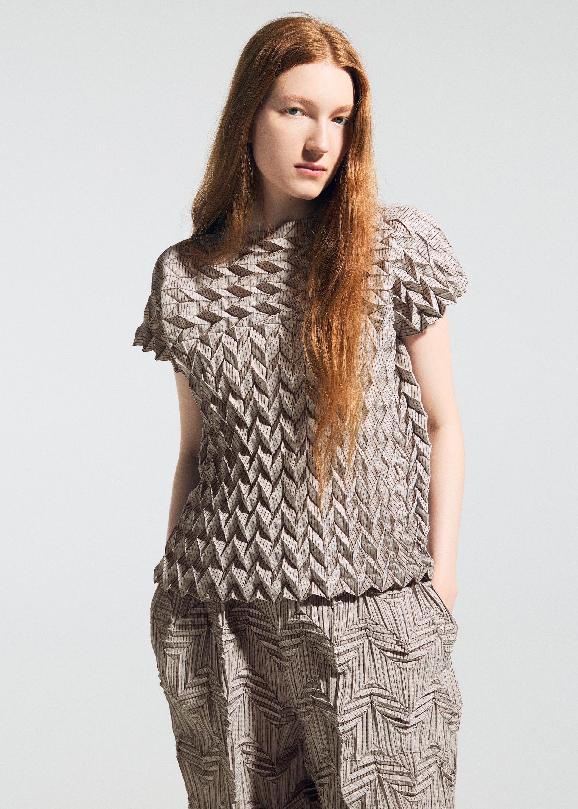 Issey Miyake Type-O 009 top s krátkým rukávem Black