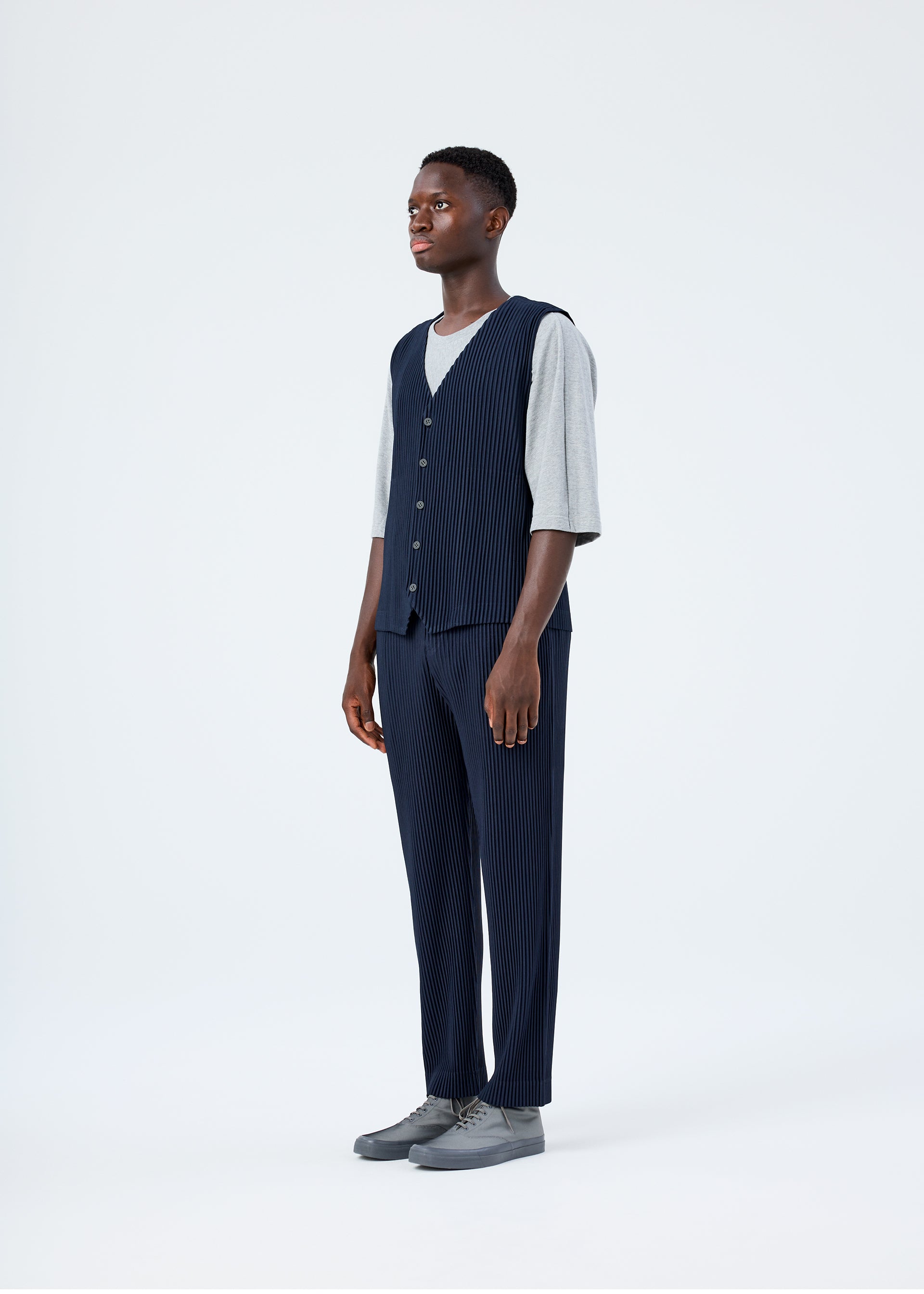 Issey Miyake Basics vesta světle šedá rozepínací