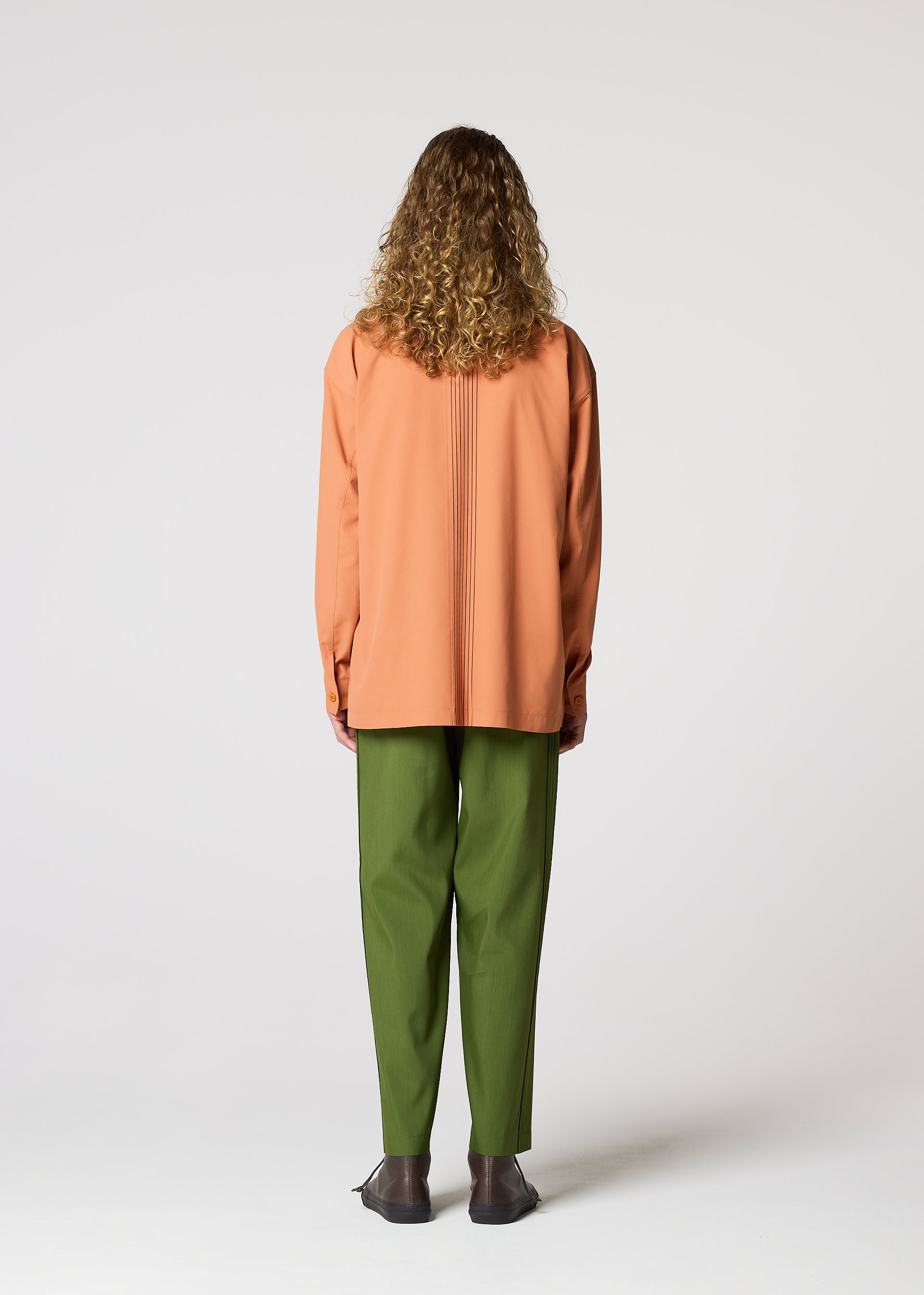 Issey Miyake Air Pleats kalhoty khaki odlehčené