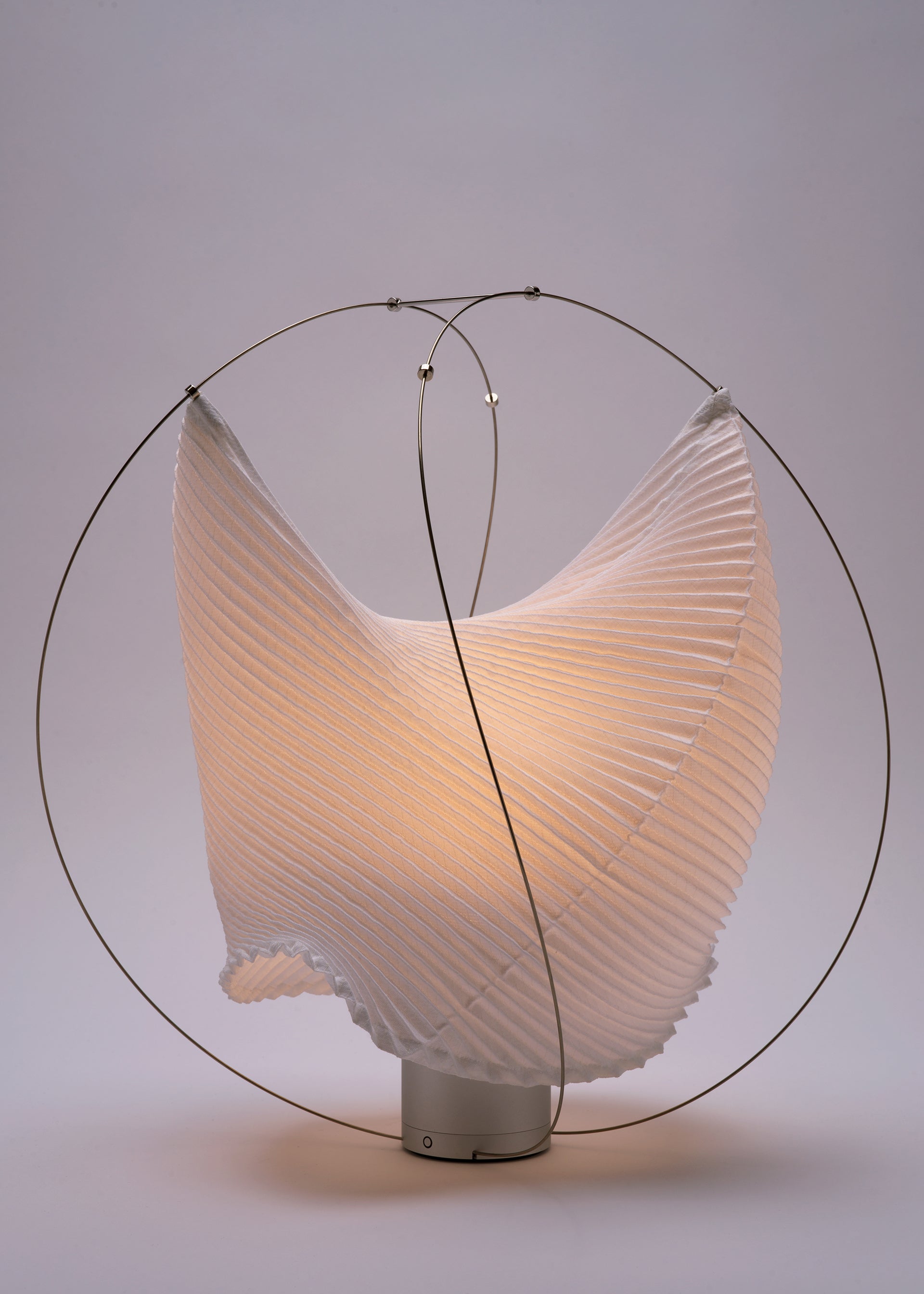 Issey Miyake Type-XIII Atelier Oi O Series lampa bílá