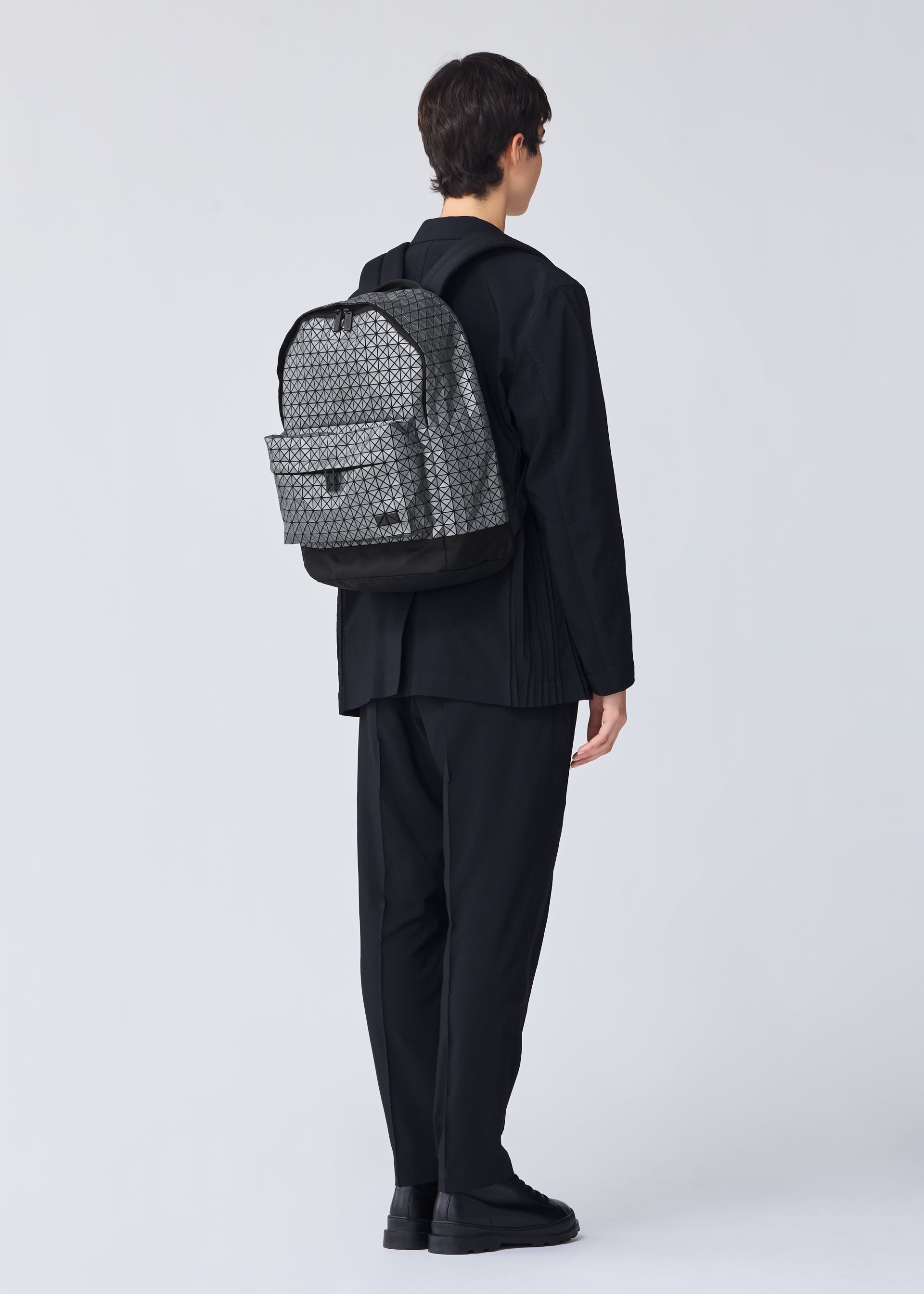 Bao Bao Issey Miyake Daypack Reflector batoh šedý