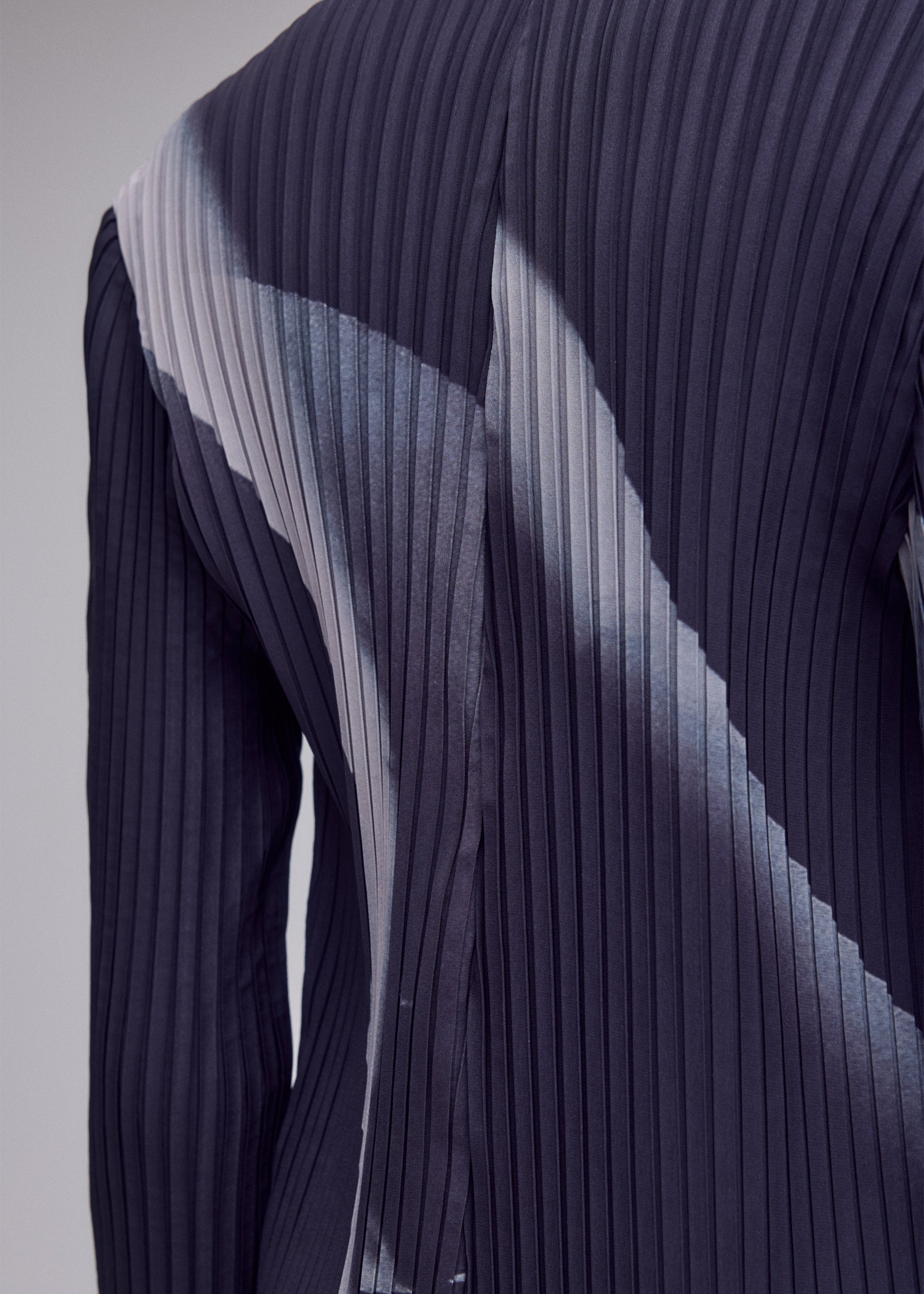 Issey Miyake Hands of Lover Pleats IM63FO181 kardigan černá 2 potisk