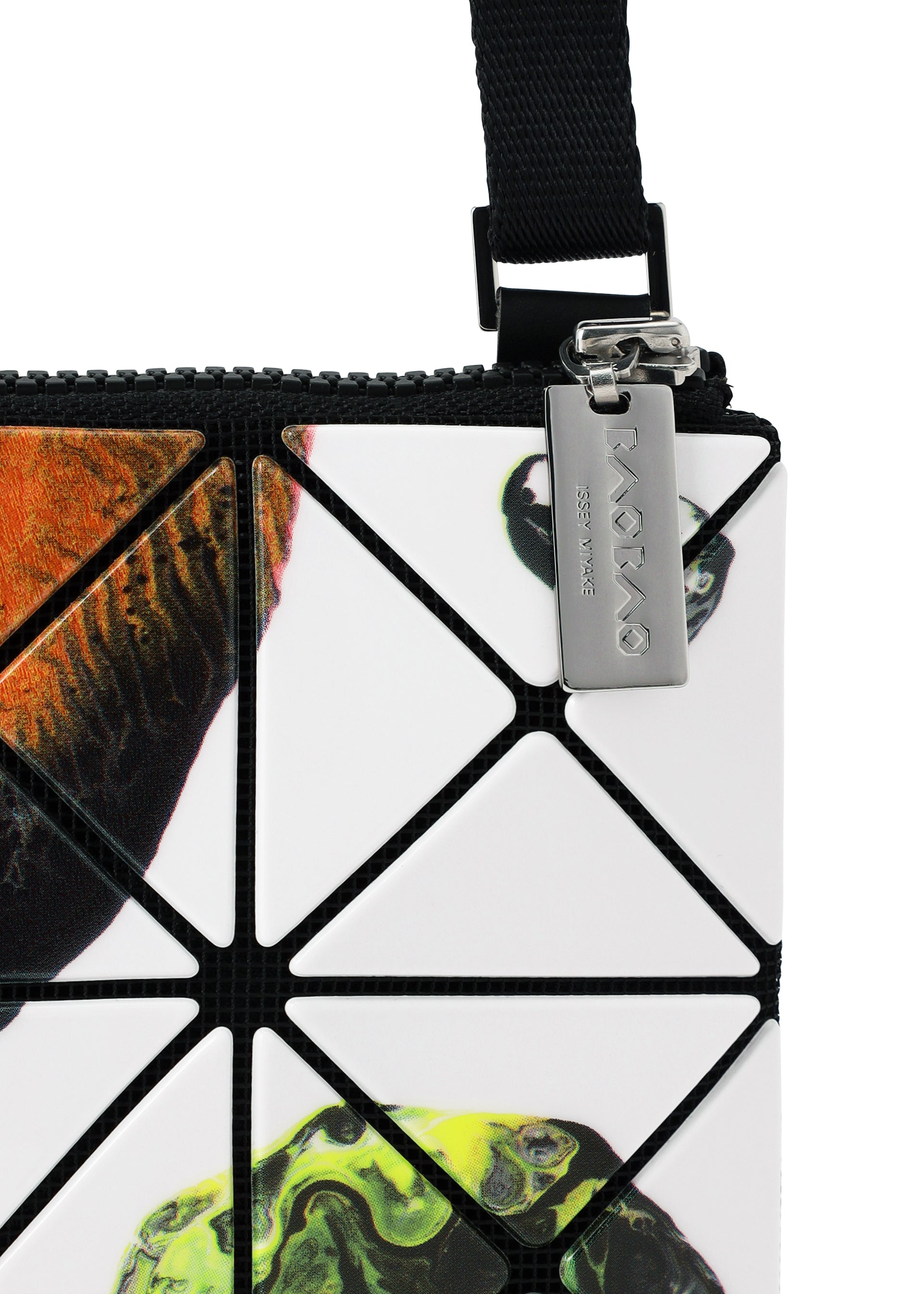Issey Miyake Cosmic crossbody kabelka bílá