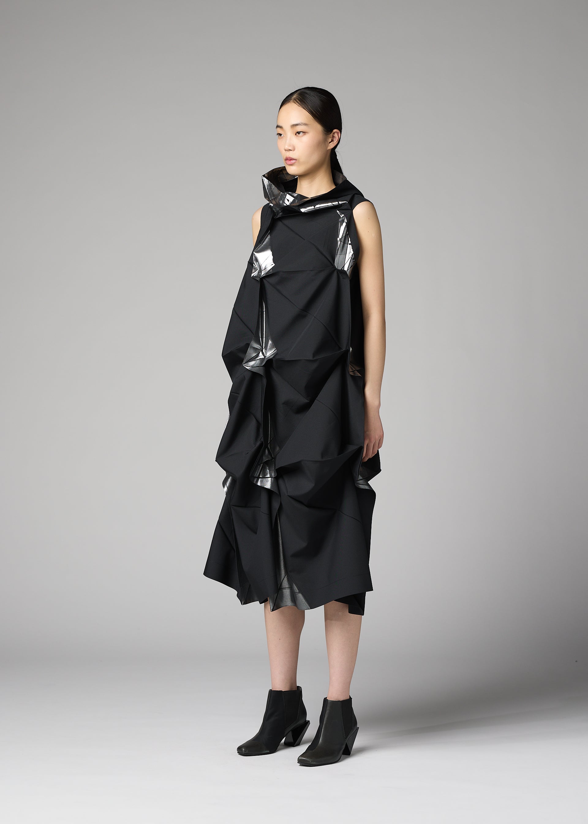 132 5. Issey Miyake No.1-1 šaty černo-stříbrné 3
