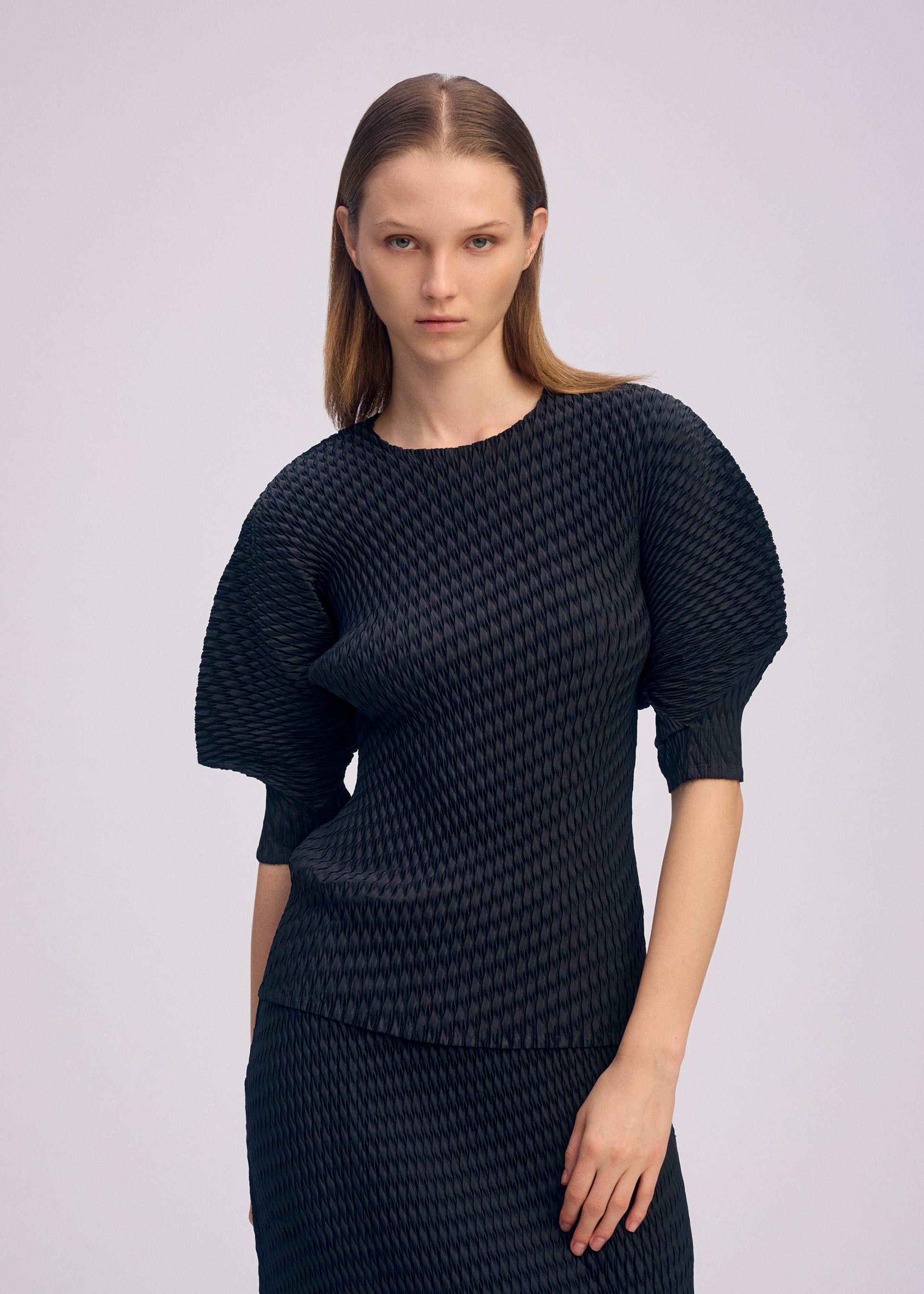 Issey Miyake Sleek Pleats IM61FJ609 top černý vel. 2 saténový