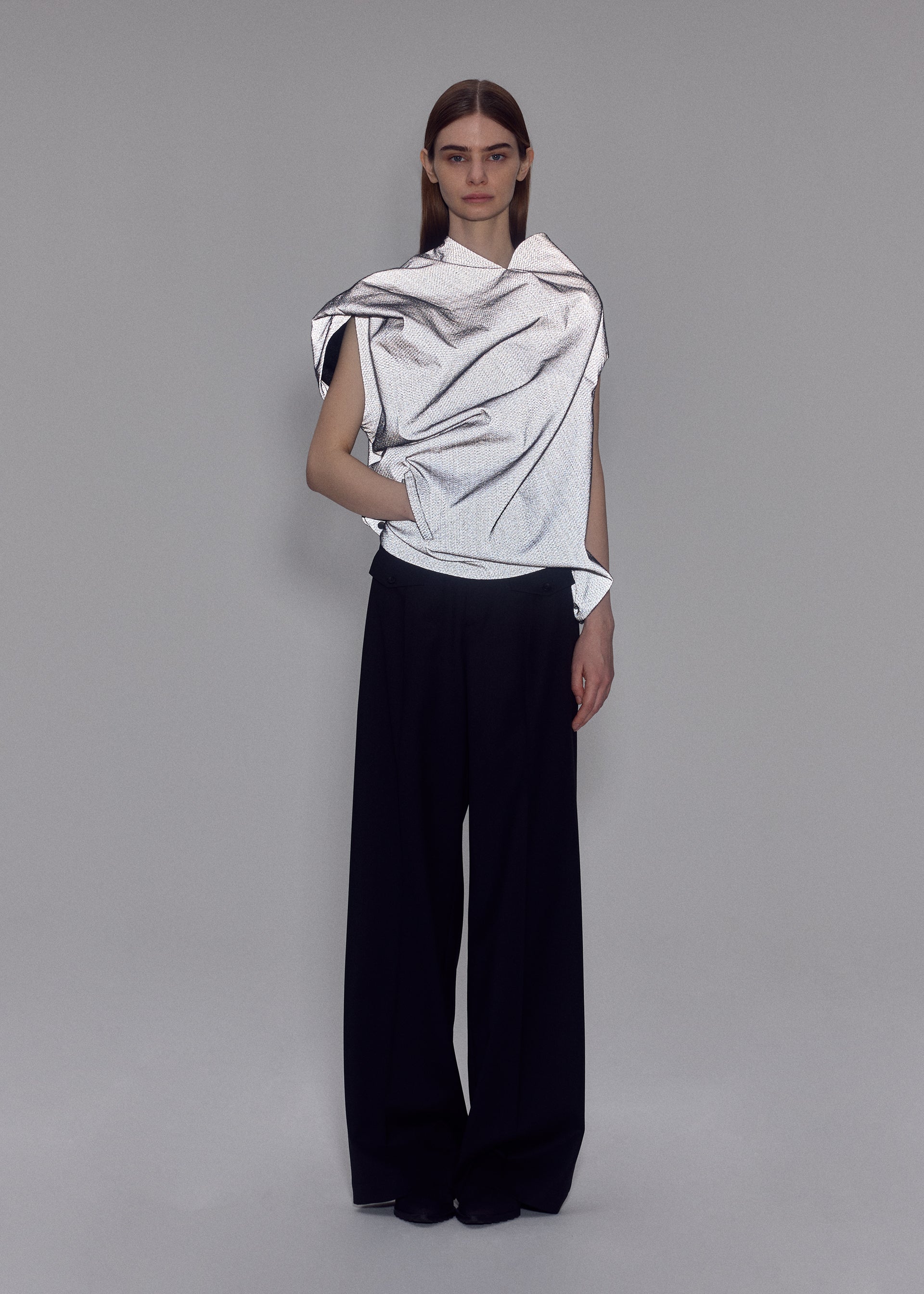 Issey Miyake Reflection top světle šedý reflexní vel. 2