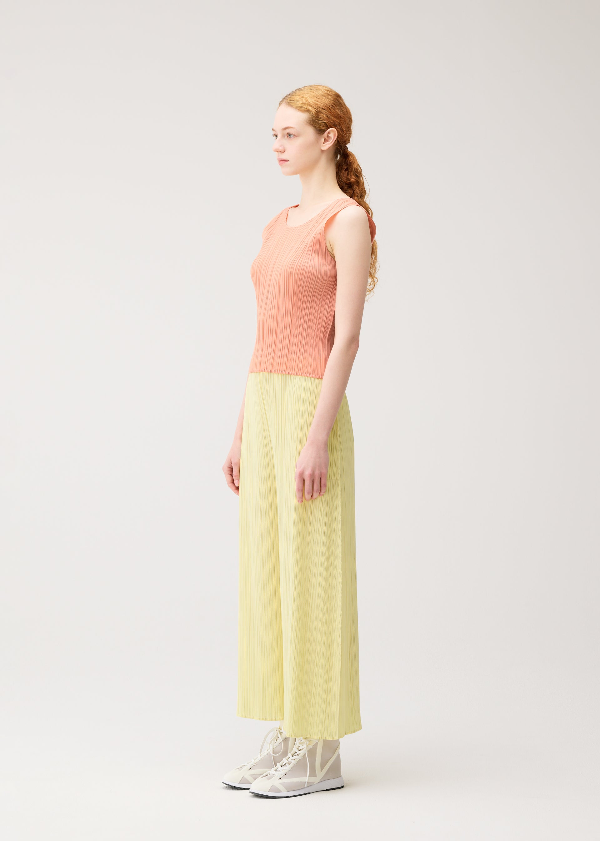 Issey Miyake Monthly Colors July tílko černé bez rukávů