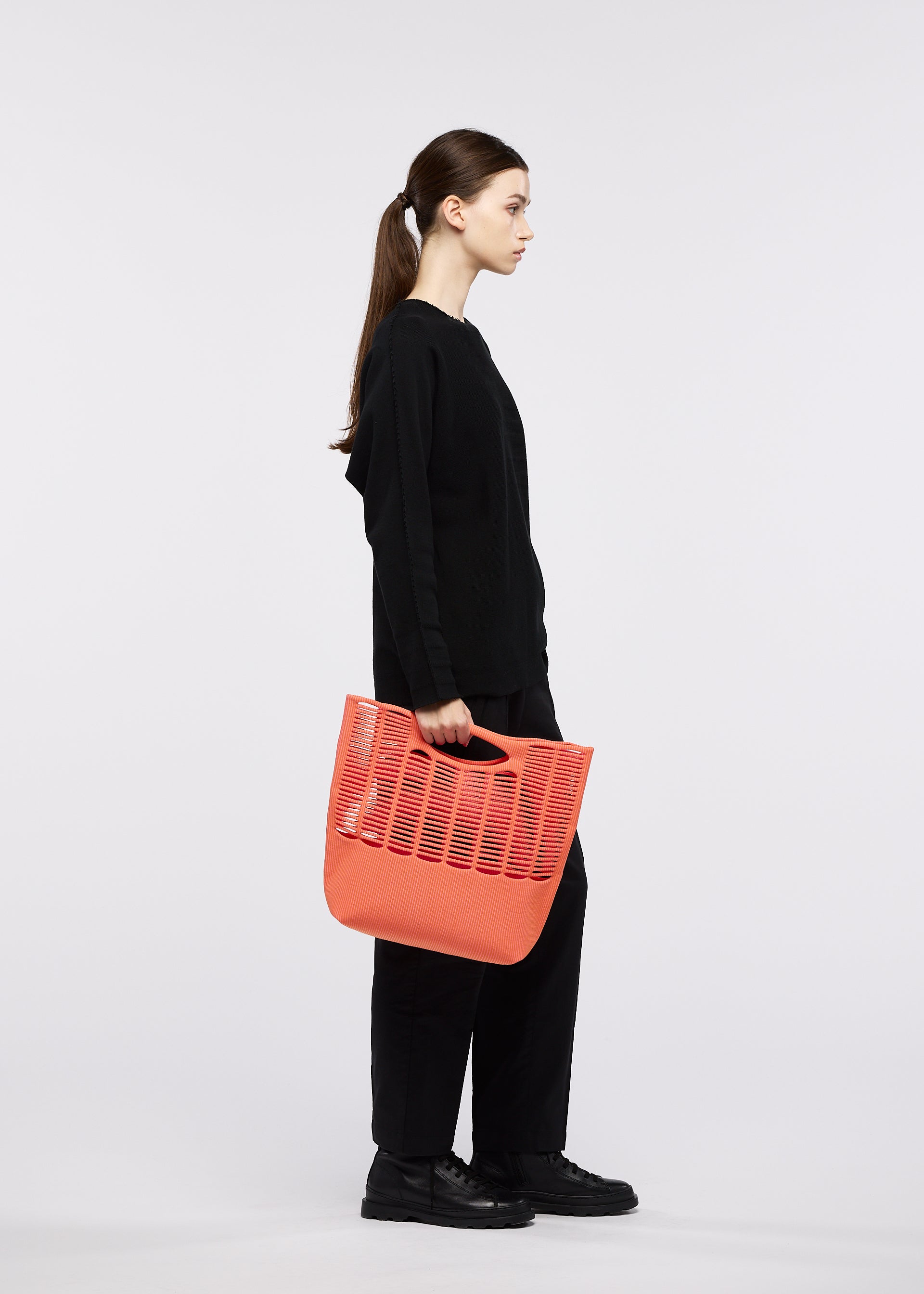 Issey Miyake Mokko Wale tote taška off white beige pruhovaná