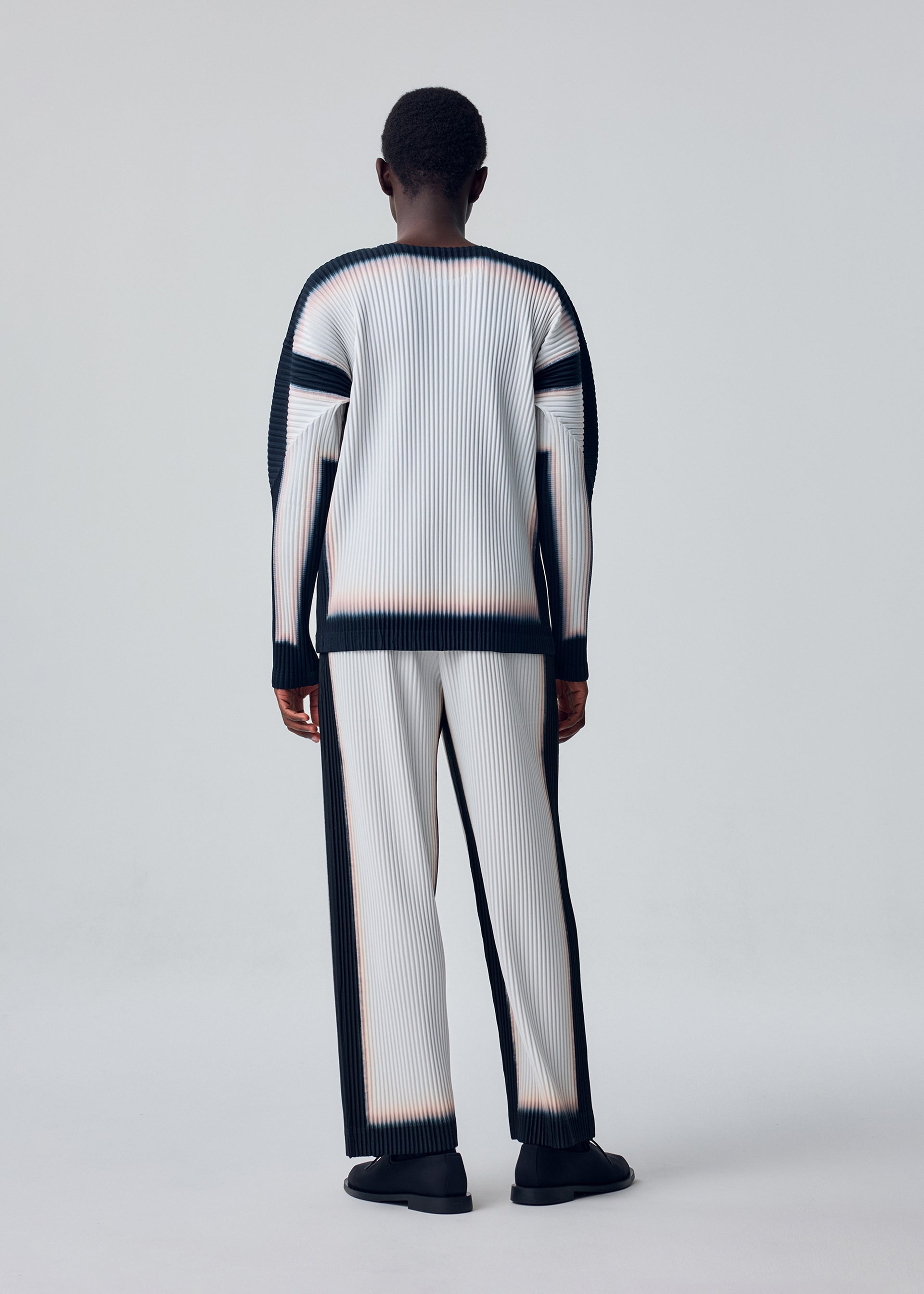 Homme Plissé Issey Miyake Framework Chusen triko bílé
