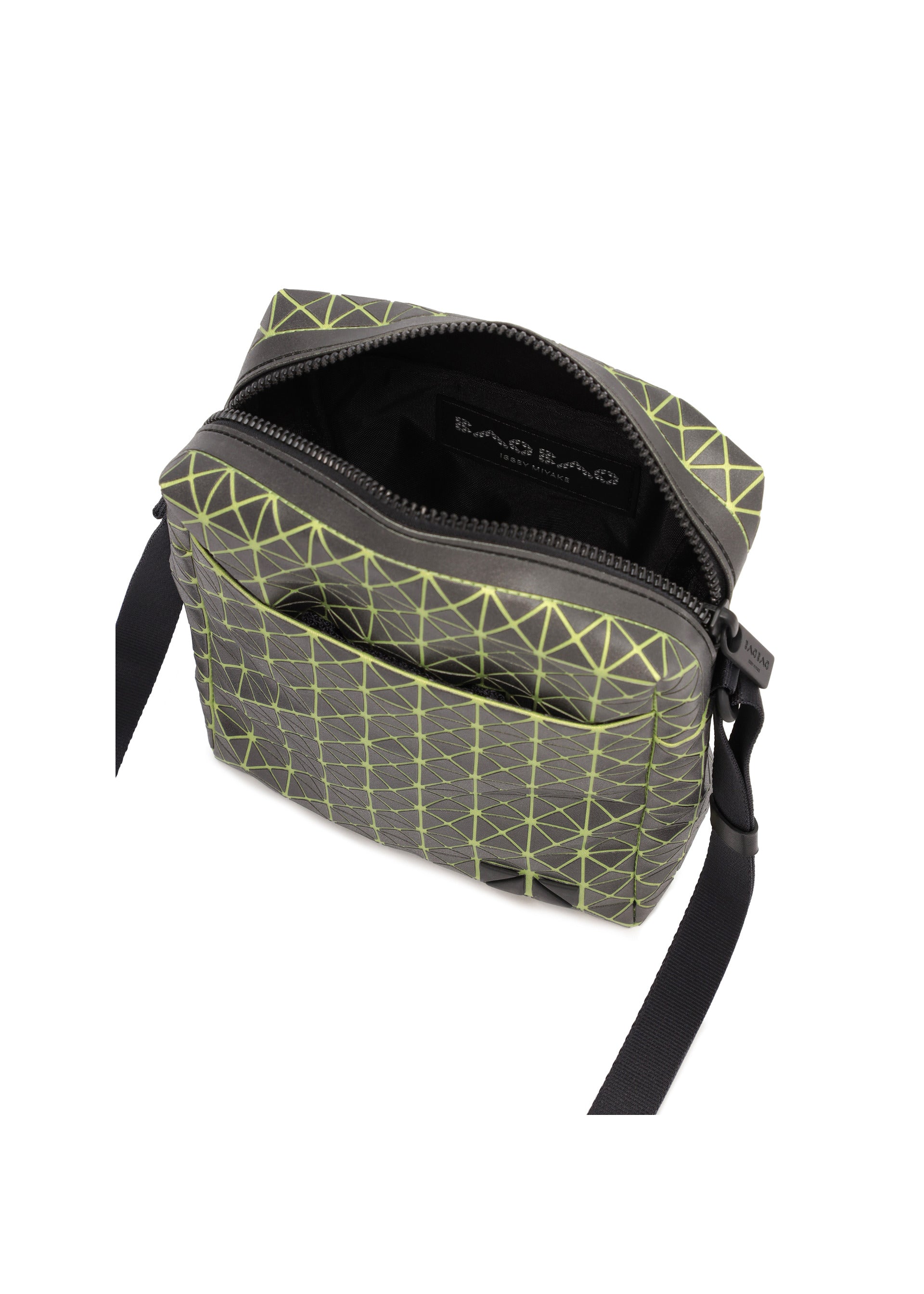 Issey Miyake Voyager Reflector crossbody kabelka černá