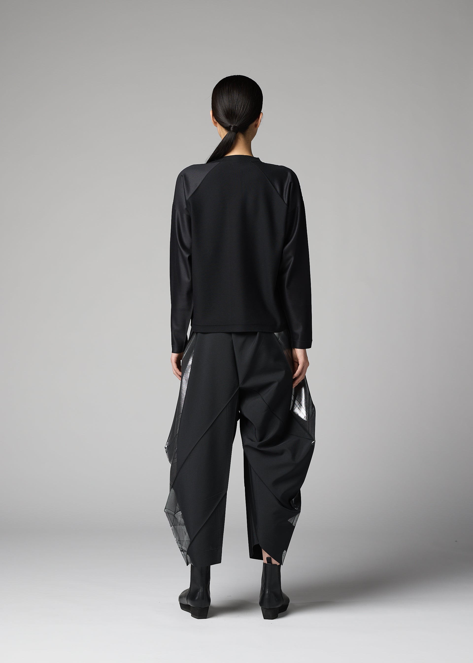 Issey Miyake 132 5. F-KN úplet black vel. 2