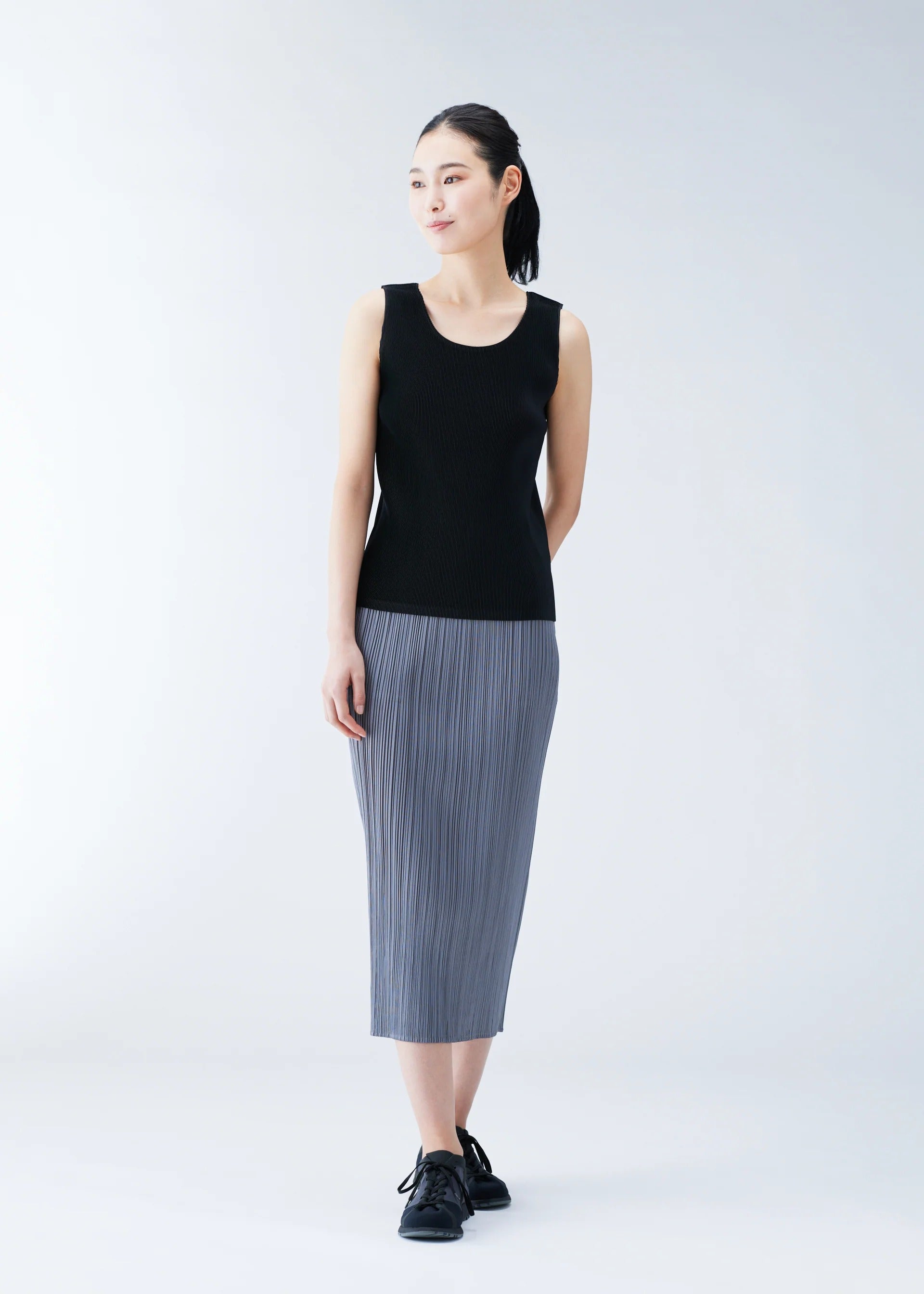 Issey Miyake Mist Basics top světle šedý lehký