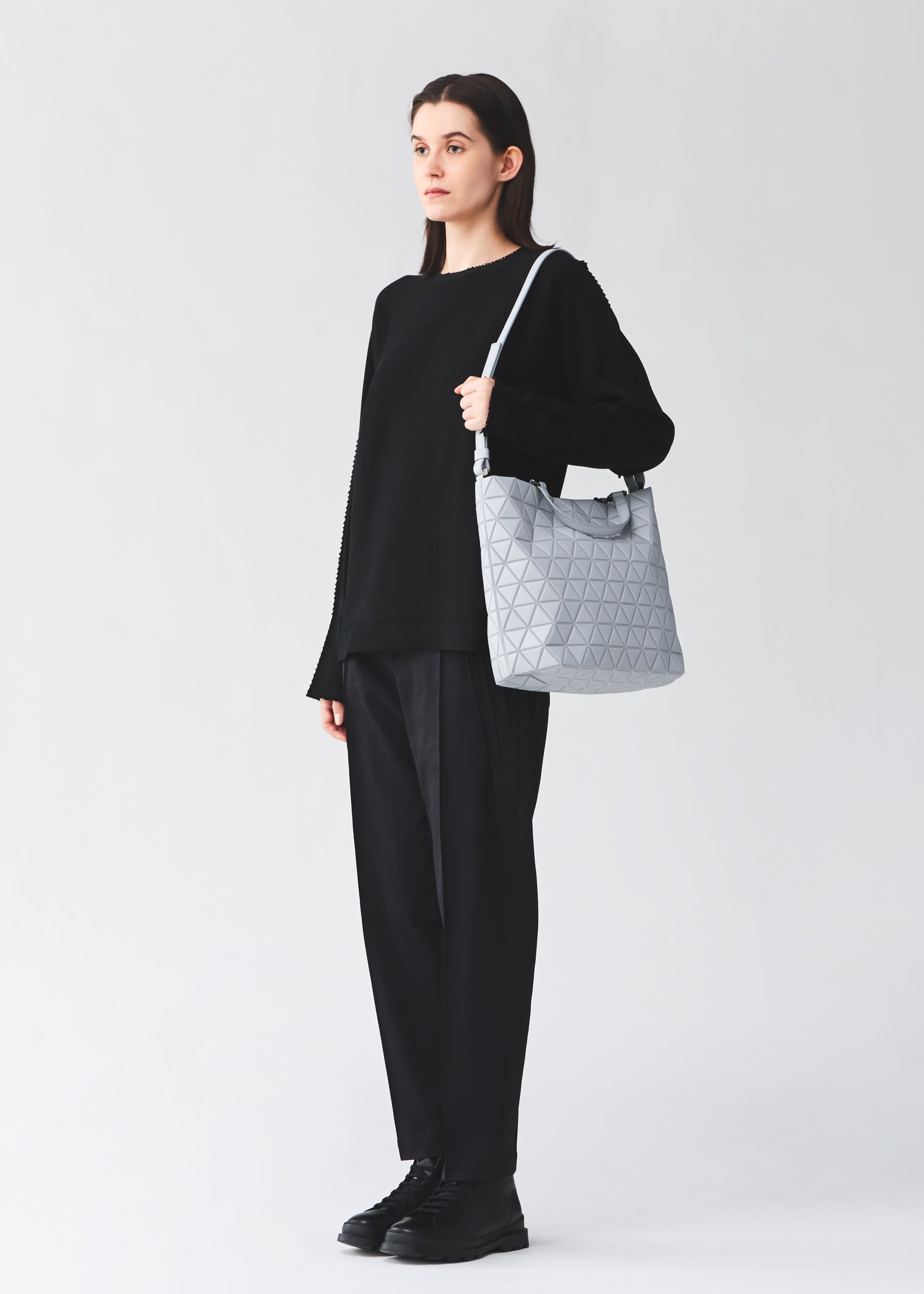 Issey Miyake Crystal Matte kabelka černá matná A4