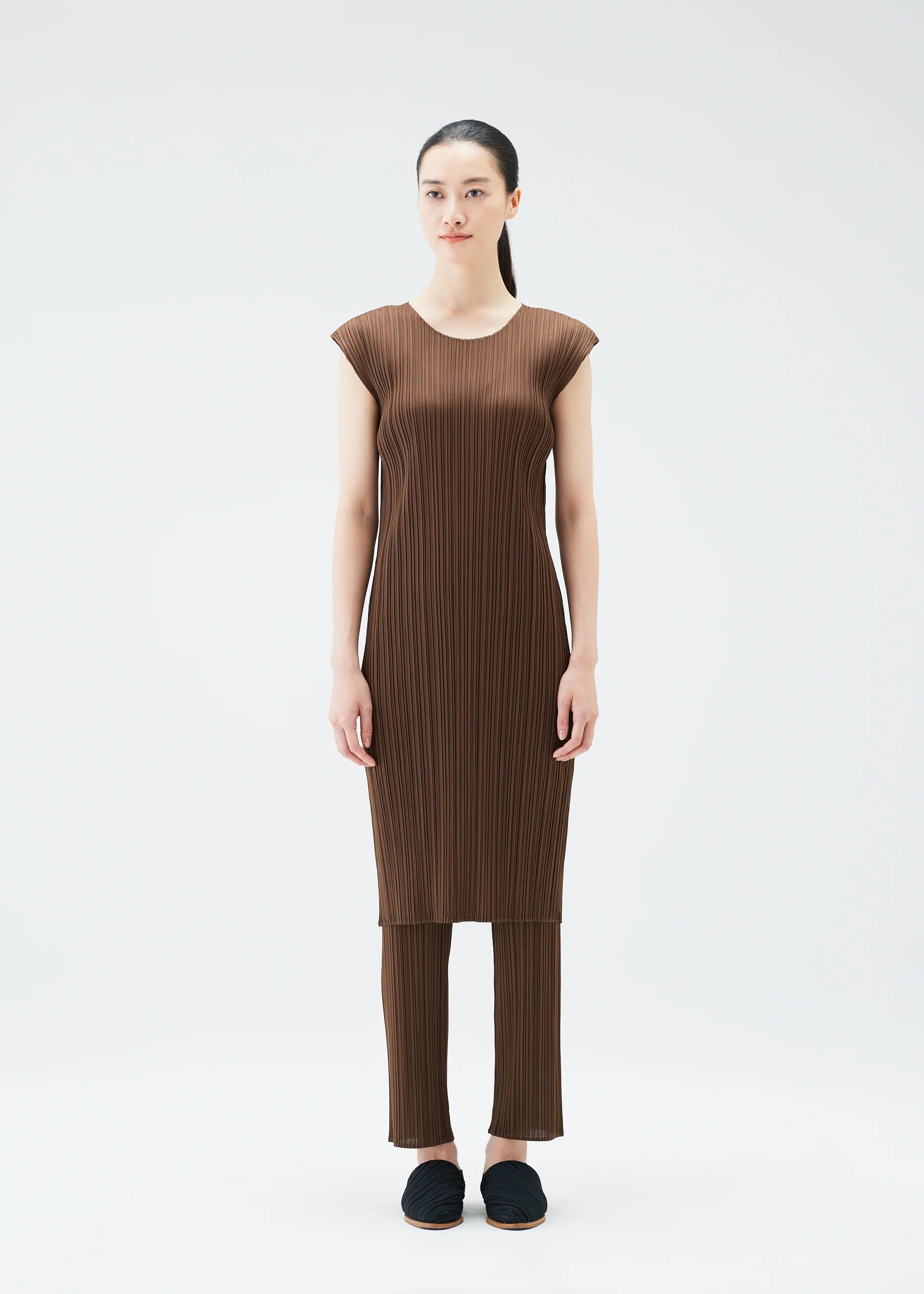 Issey Miyake New Colorful Basics 4 šaty karmínové vel. 3