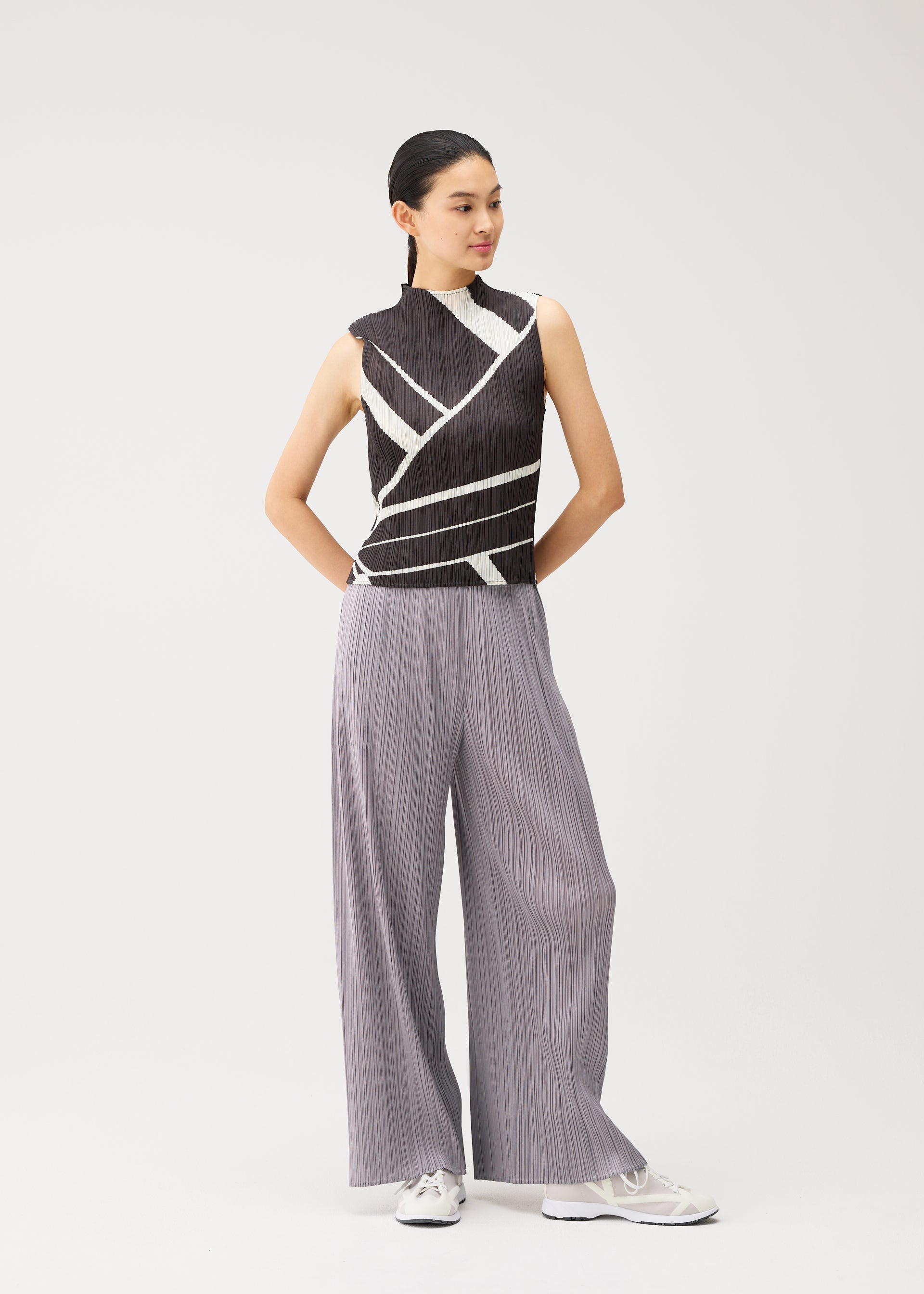 Issey Miyake Fold Line top bílý bez rukávů
