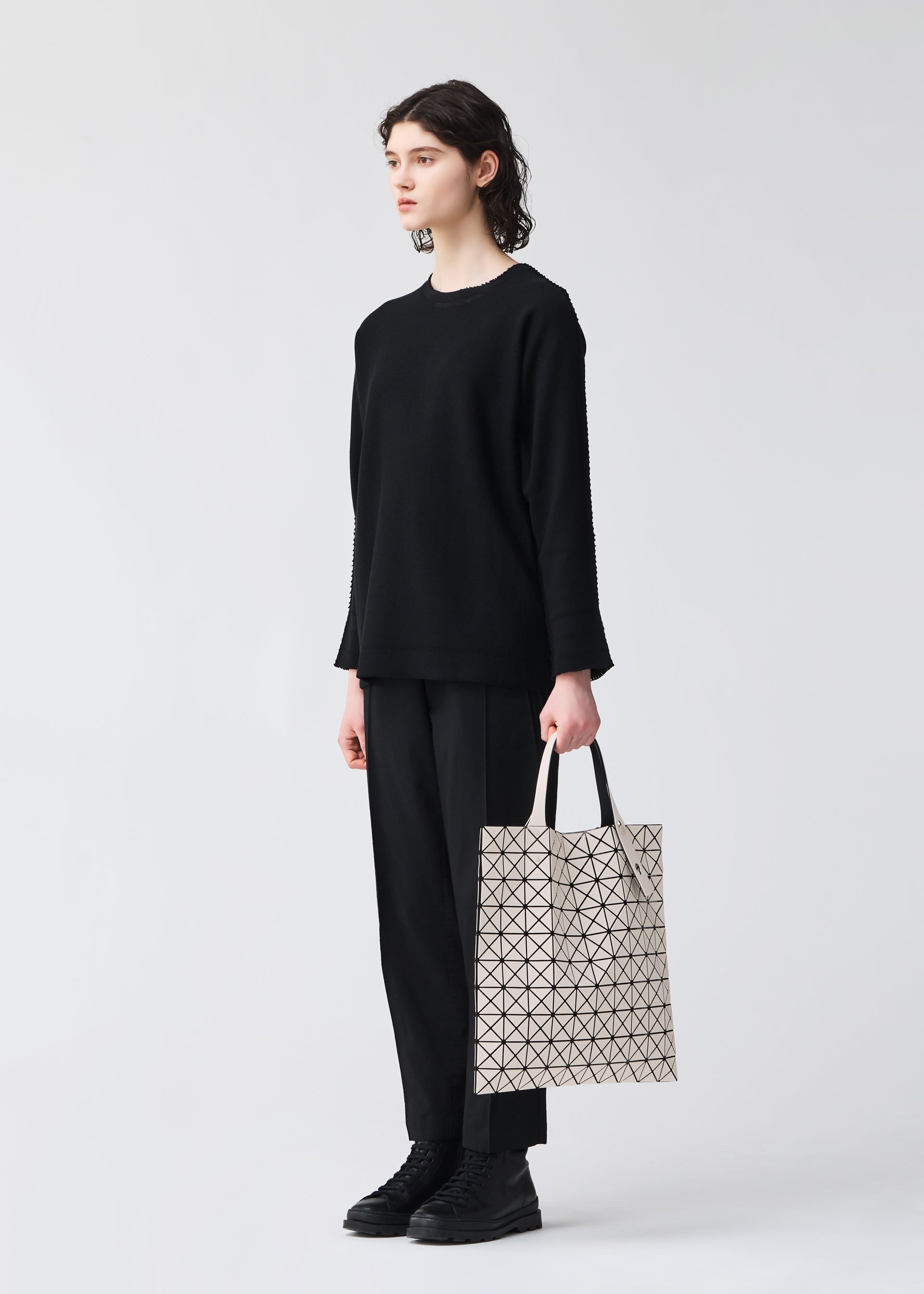 Issey Miyake Prism Frost tote taška šedá matná