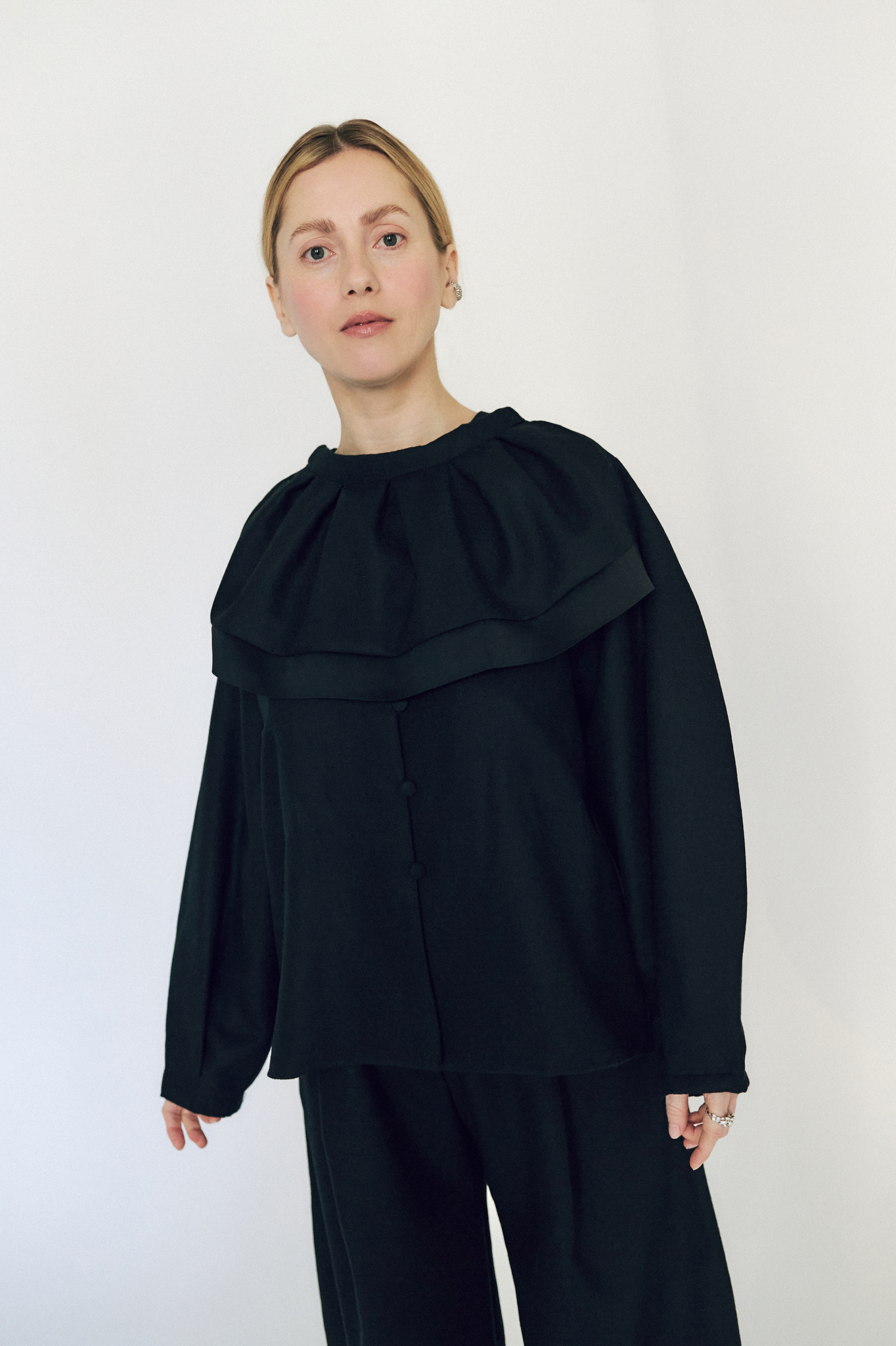 Aurelia & Zwei Frauen Tara peplum vlněné s hedvábným volánem