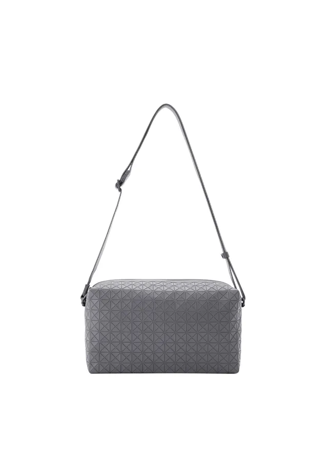 Issey Miyake Saddle Bag One-Tone kabelka šedá box