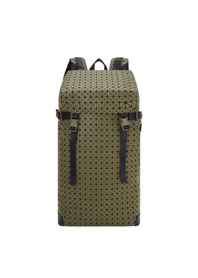 Issey Miyake Hiker Kuro batoh khaki na notebook