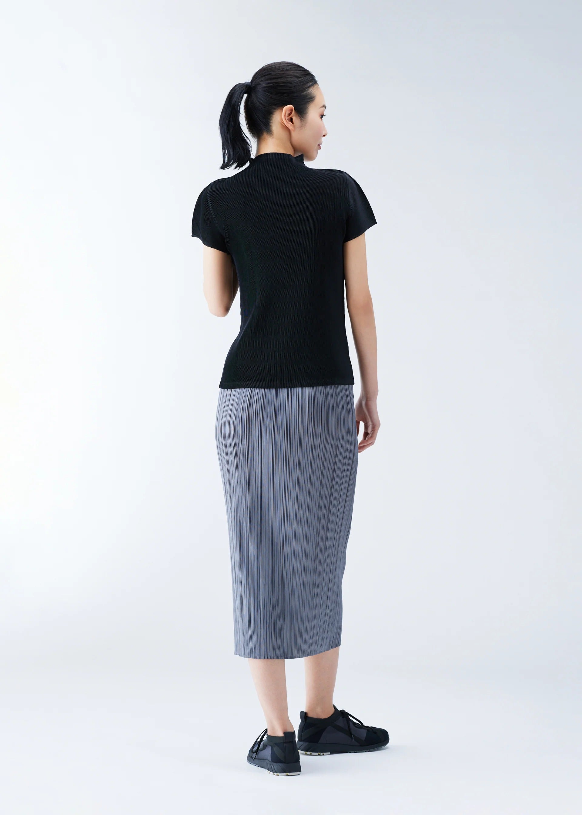Issey Miyake Mist Basics plisovaný top světle šedý vel. 3