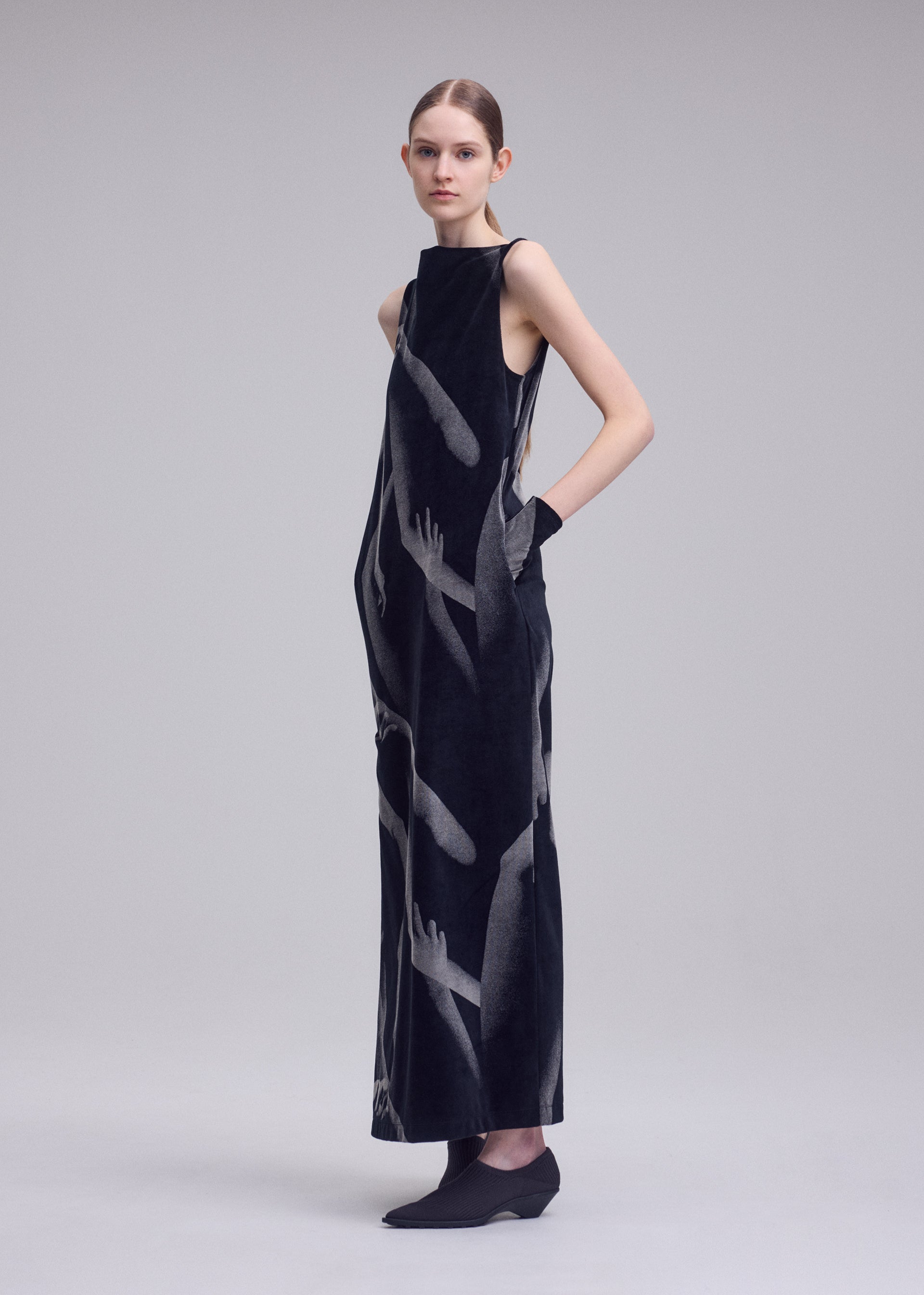 Issey Miyake Hands of Lover Velour šaty bílé sametové