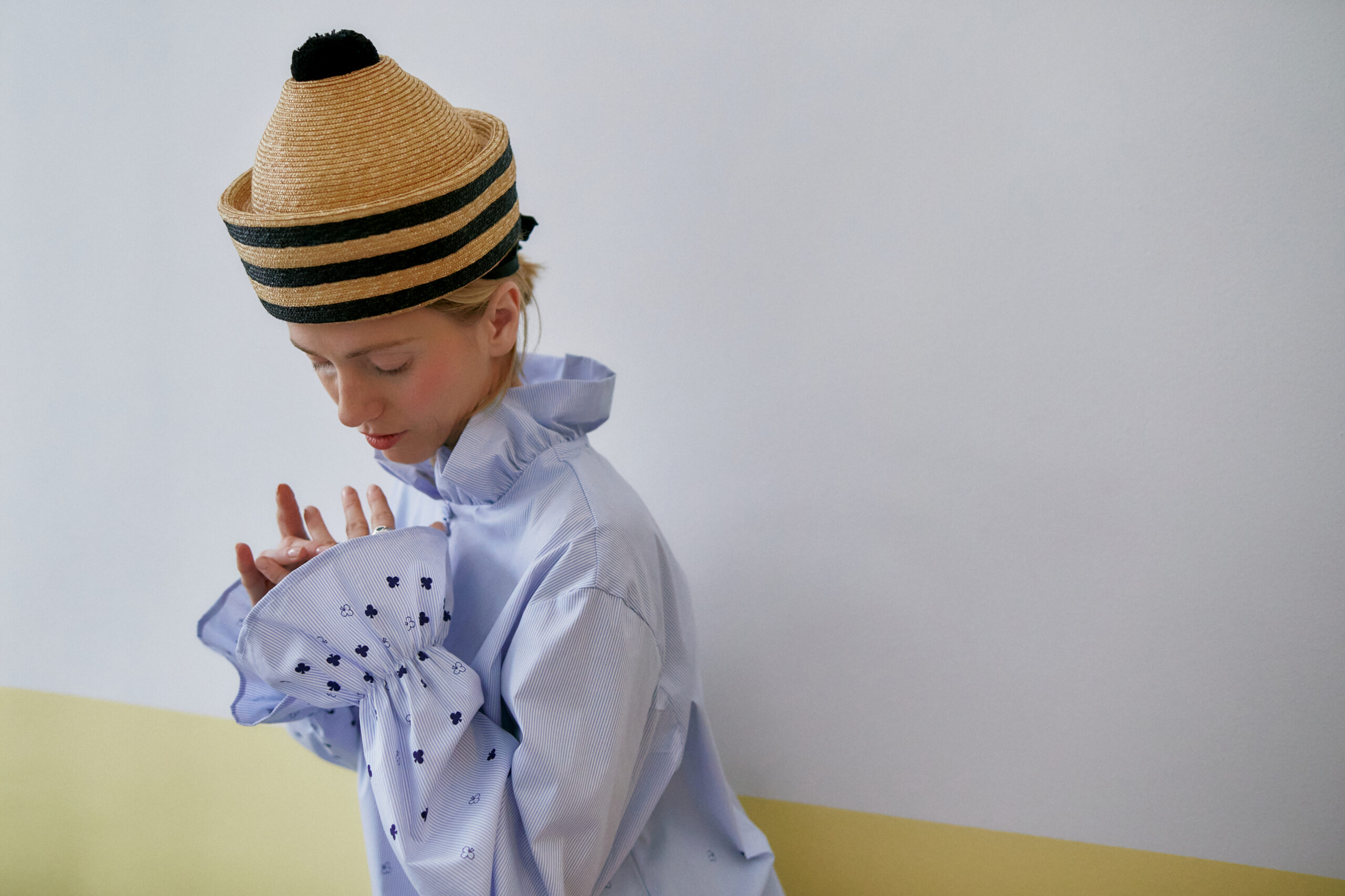 Aurelia & Zwei Frauen Baby Blue Shirt with Ruffle košile bavlněná