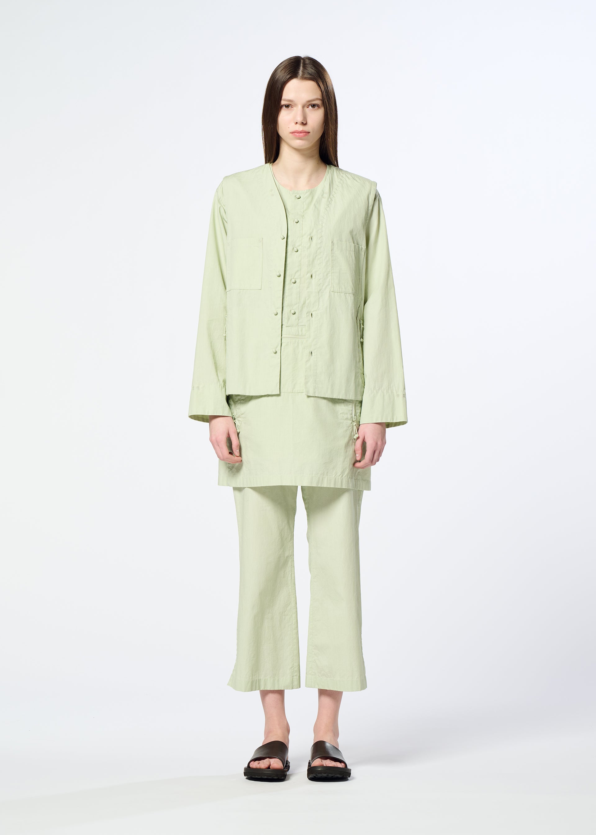 Issey Miyake Kangri Pocket Dot vesta white vyšívaná